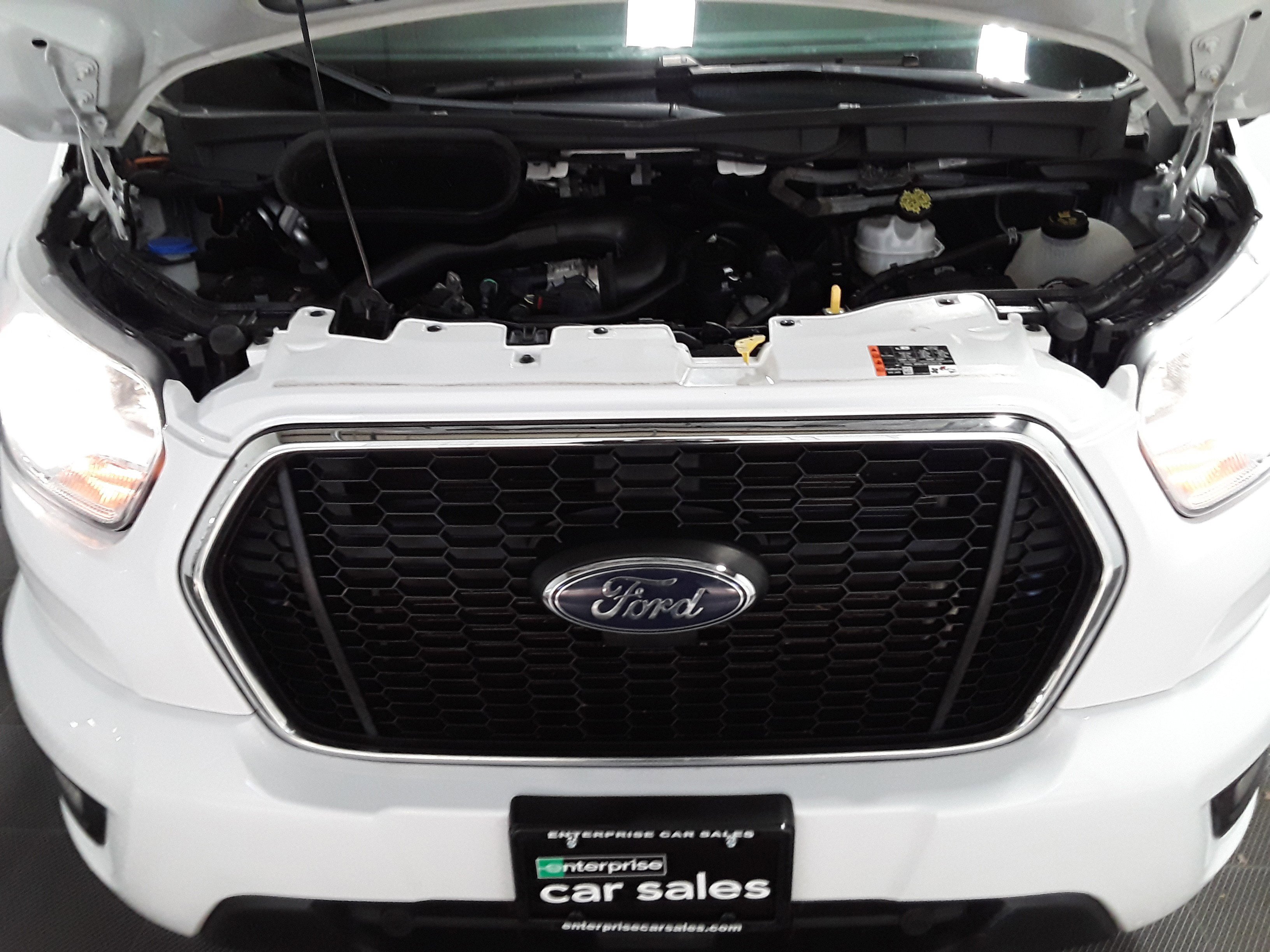 Image of Used 2021 Ford Transit Passenger Wagon T-350 148" Low Roof XLT RWD