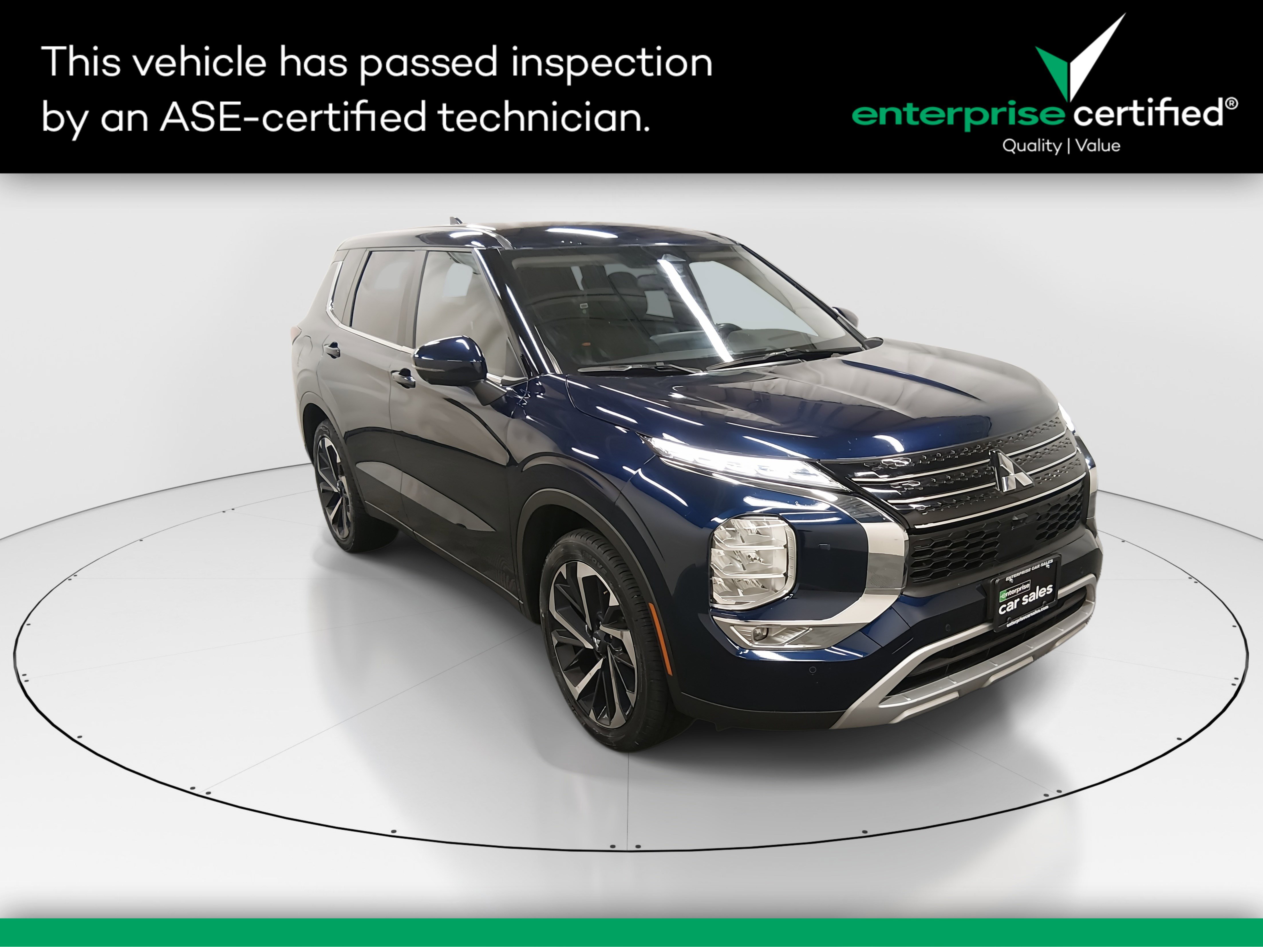 2024 Mitsubishi Outlander SE's photo