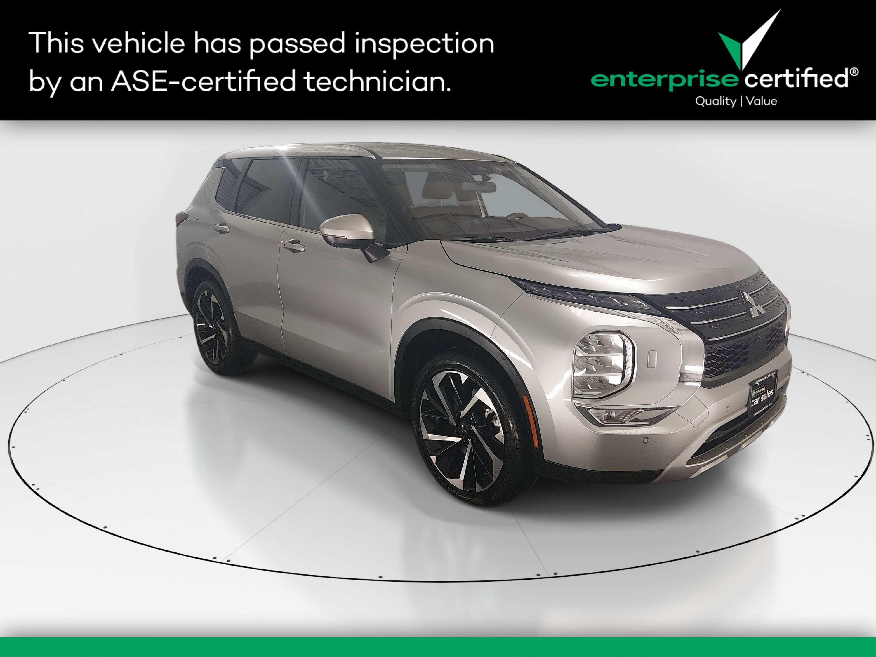 2024 Mitsubishi Outlander SE's photo