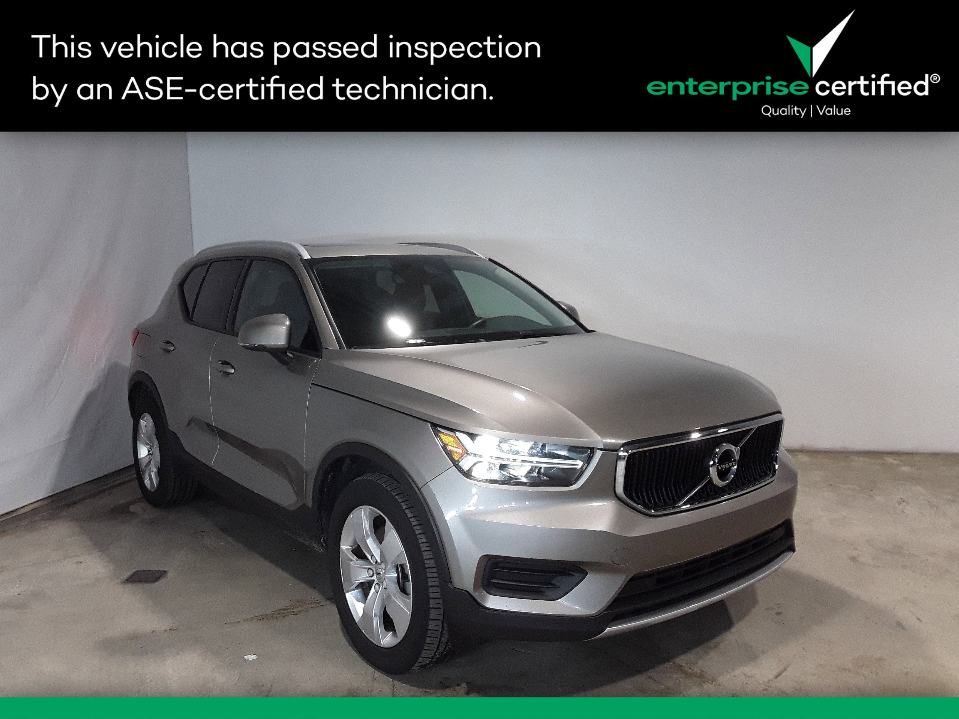 Used 2022 Volvo XC40 T5 AWD Momentum