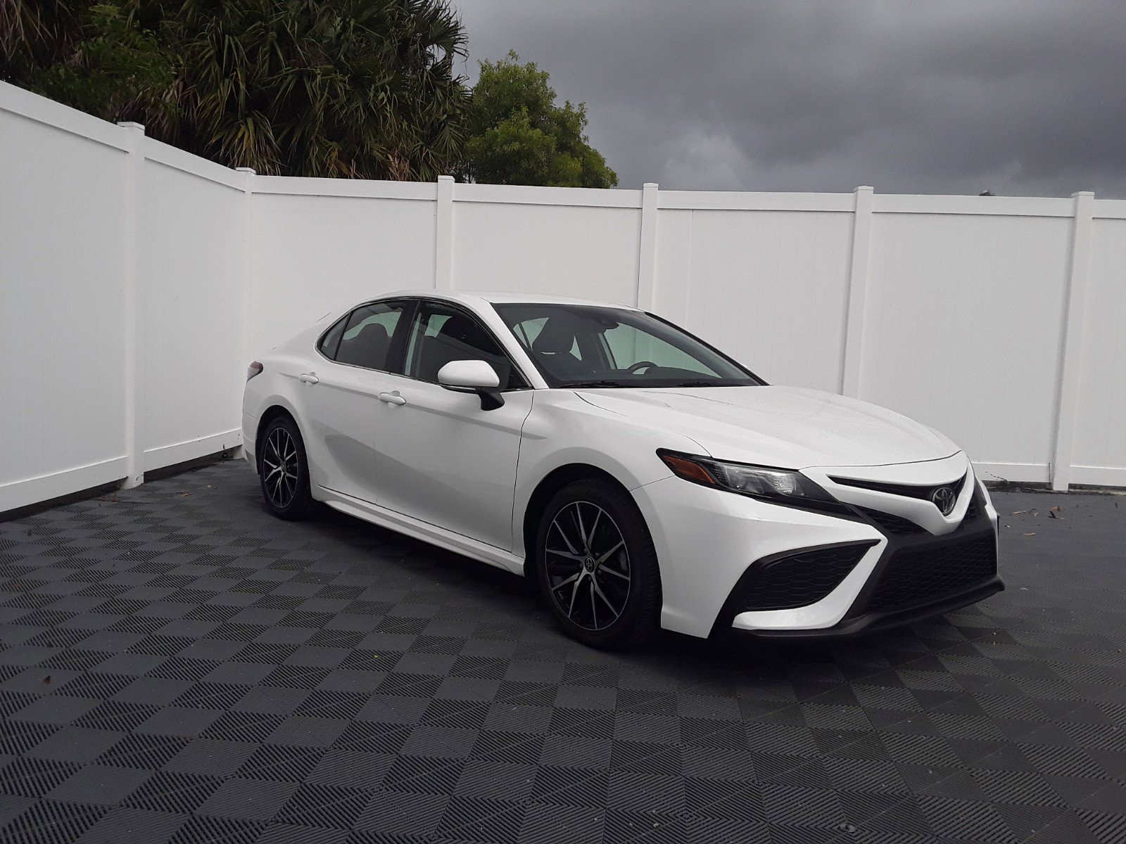 2023 Toyota Camry SE Auto