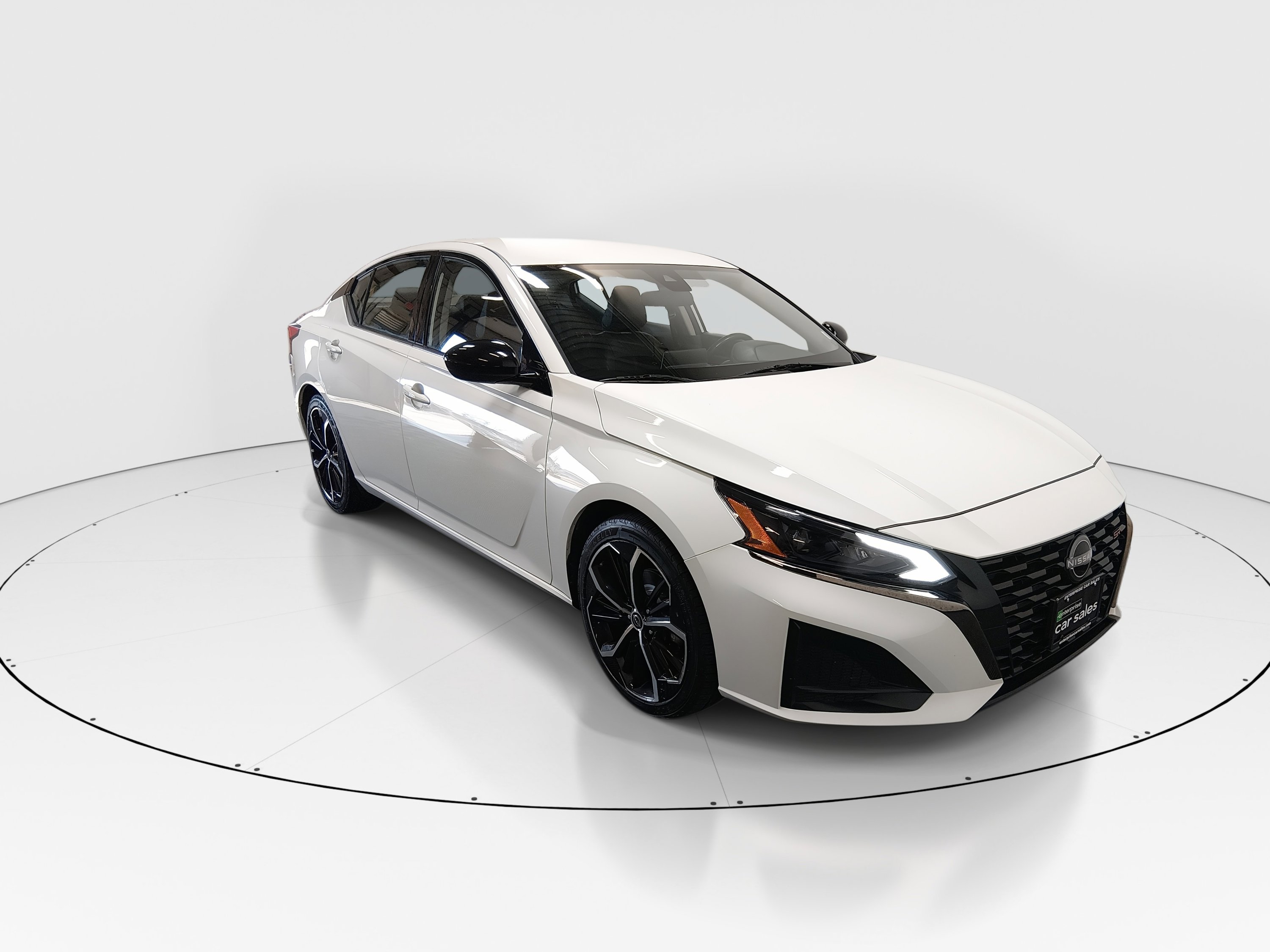 2024 Nissan Altima SR's photo