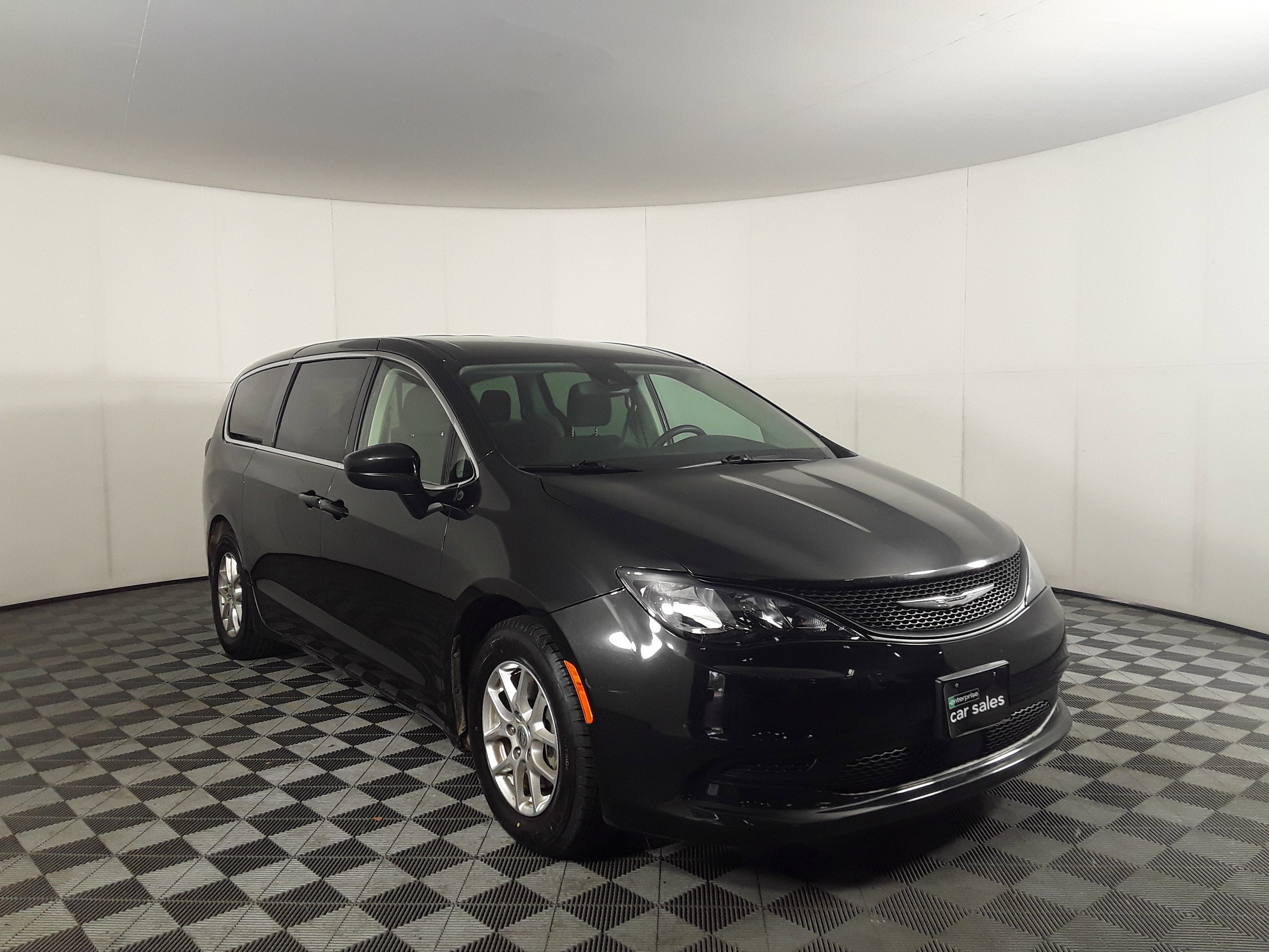 2023 Chrysler Voyager LX FWD
