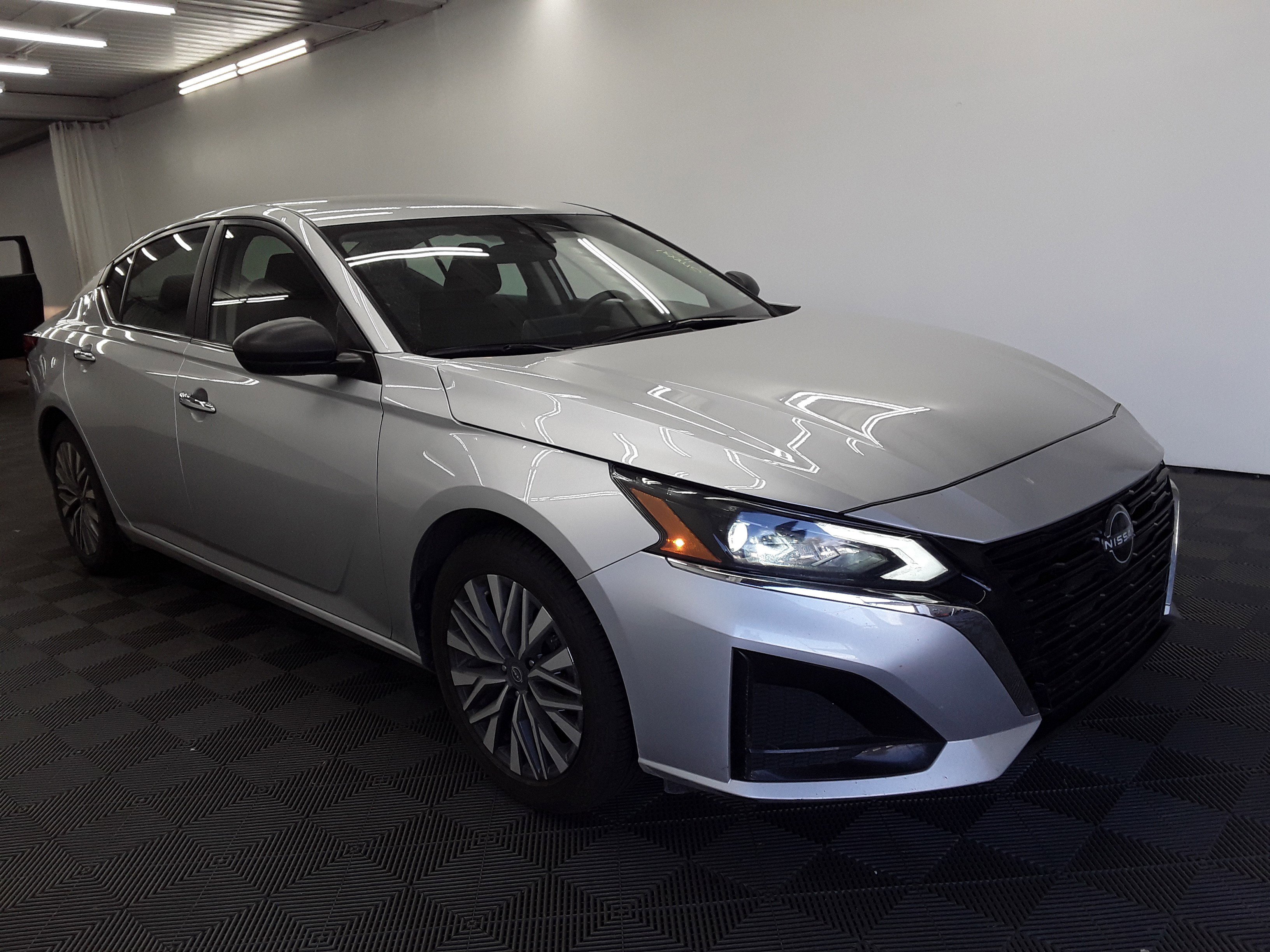 Used 2024 Nissan Altima 2.5 SV Sedan