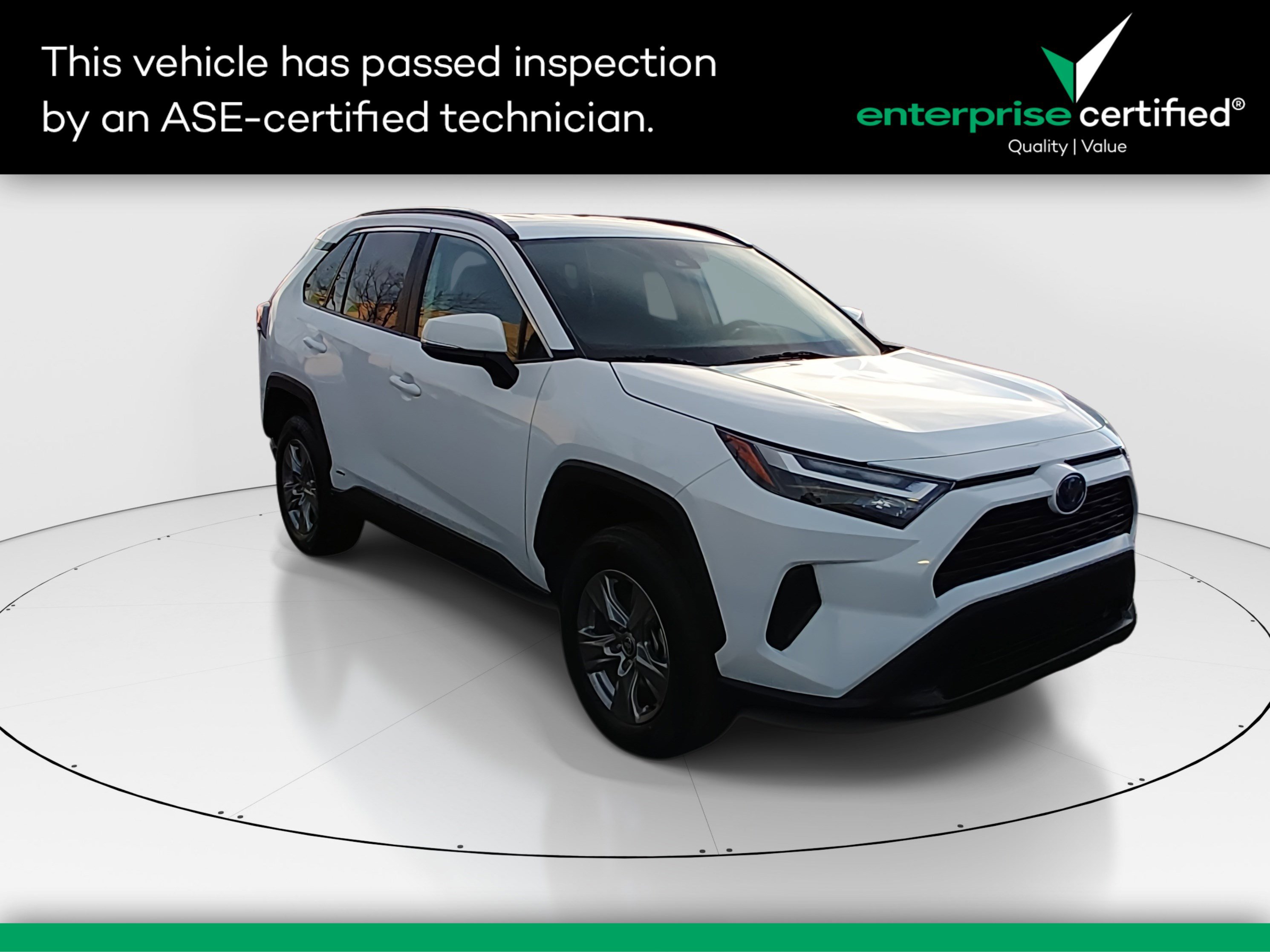 2024 Toyota RAV4 XLE's photo