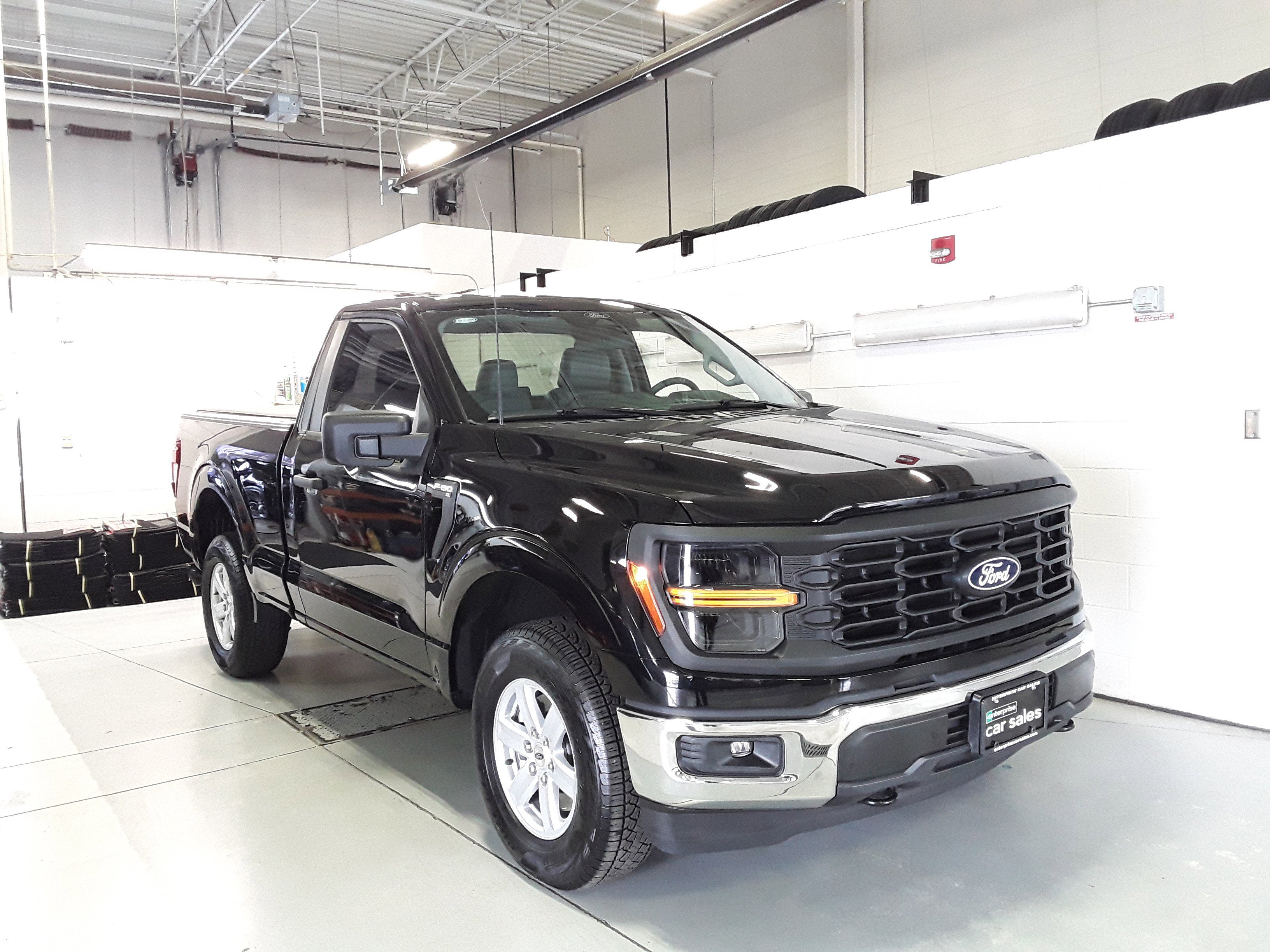 2024 Ford F-150 XL 4WD Reg Cab 8' Box