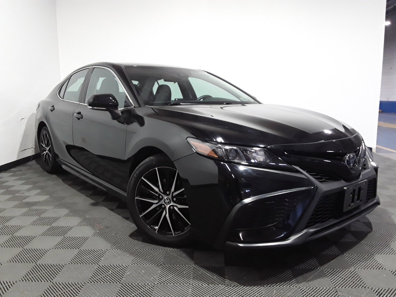 2022 Toyota Camry SE Auto