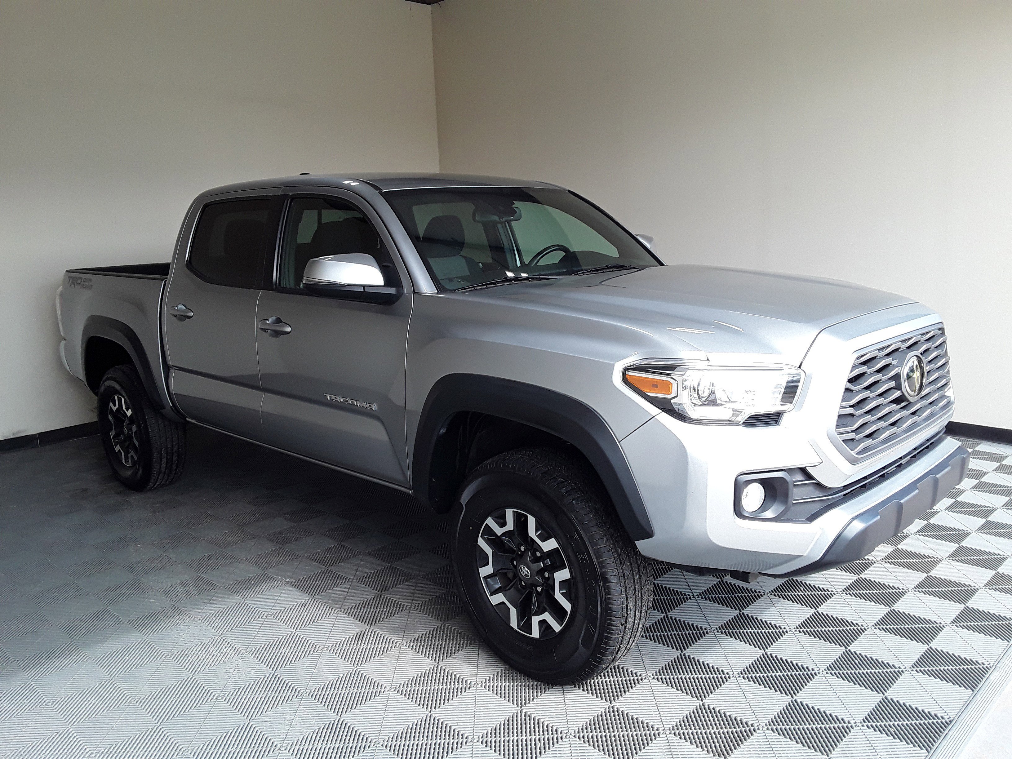 2023 Toyota Tacoma 2WD TRD Off Road Double Cab 5' Bed V6 AT
