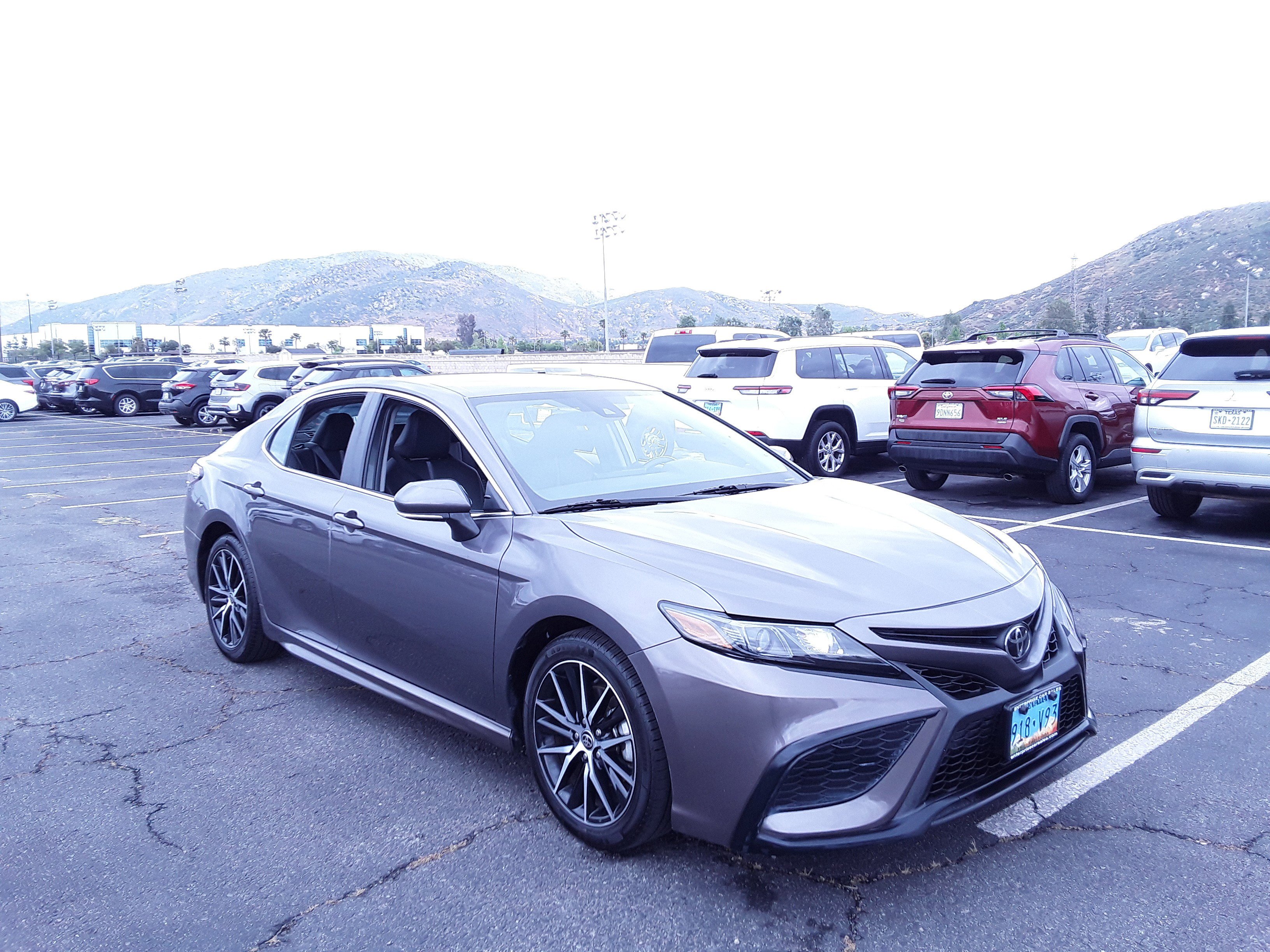 2023 Toyota Camry SE Auto