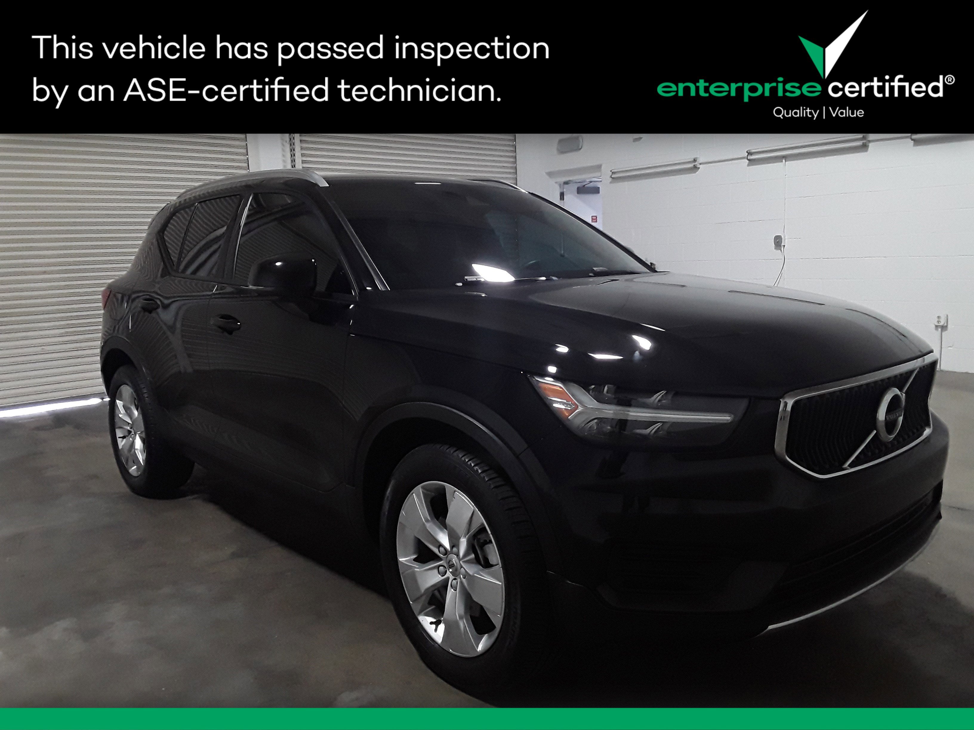 Used 2022 Volvo XC40 T5 AWD Momentum