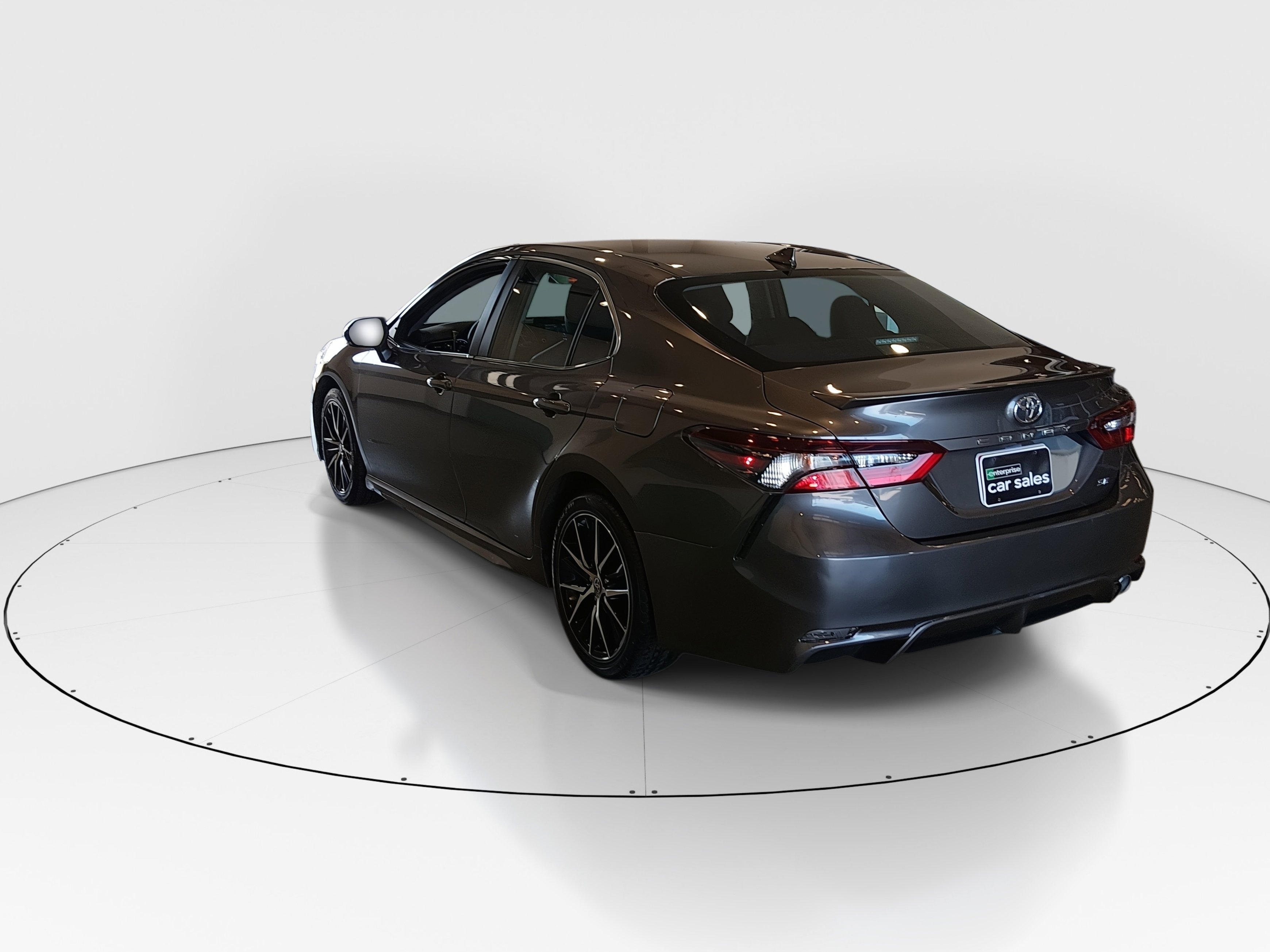 2024 Toyota Camry SE - Photo 5