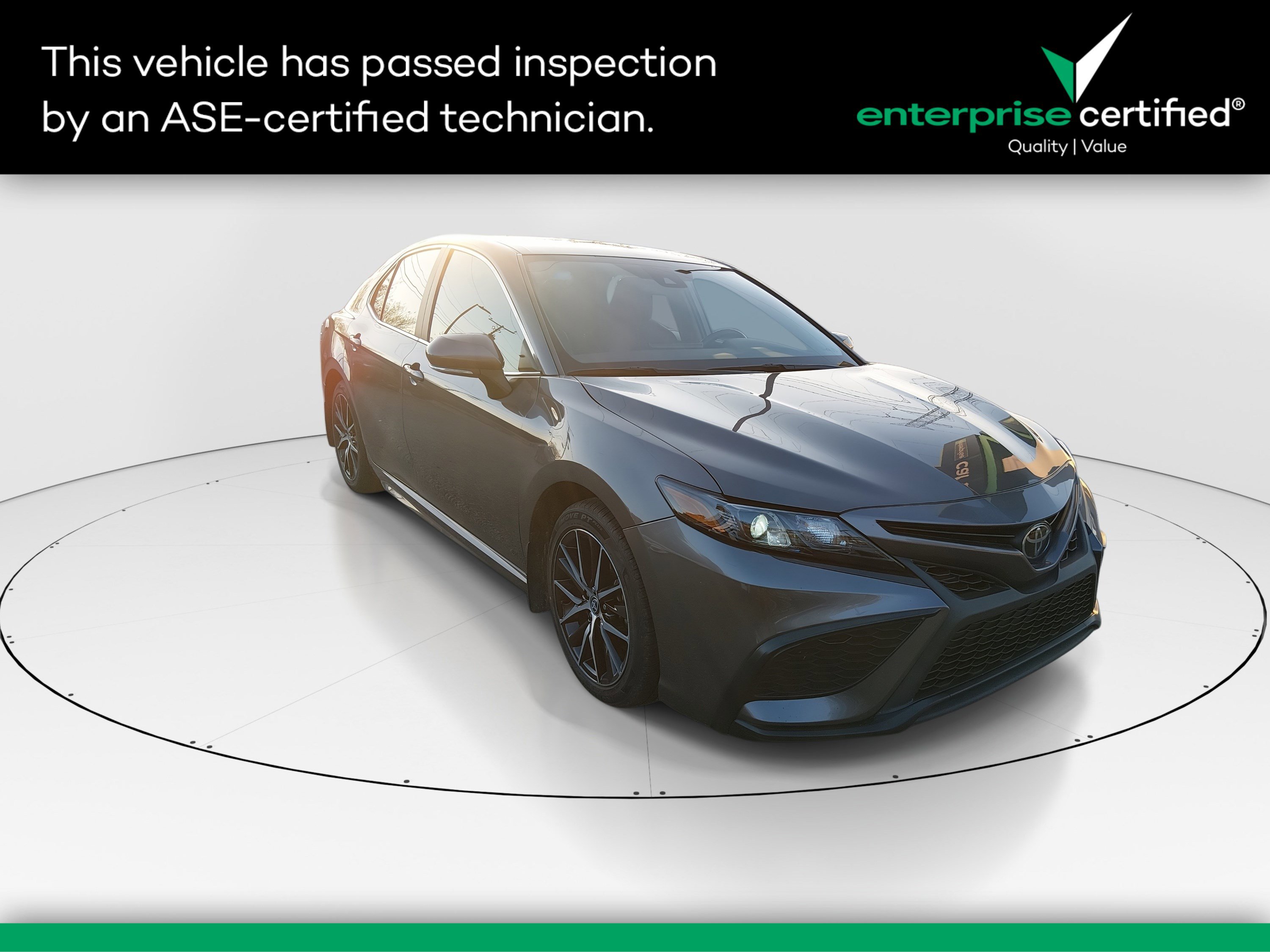 2024 Toyota Camry SE's photo