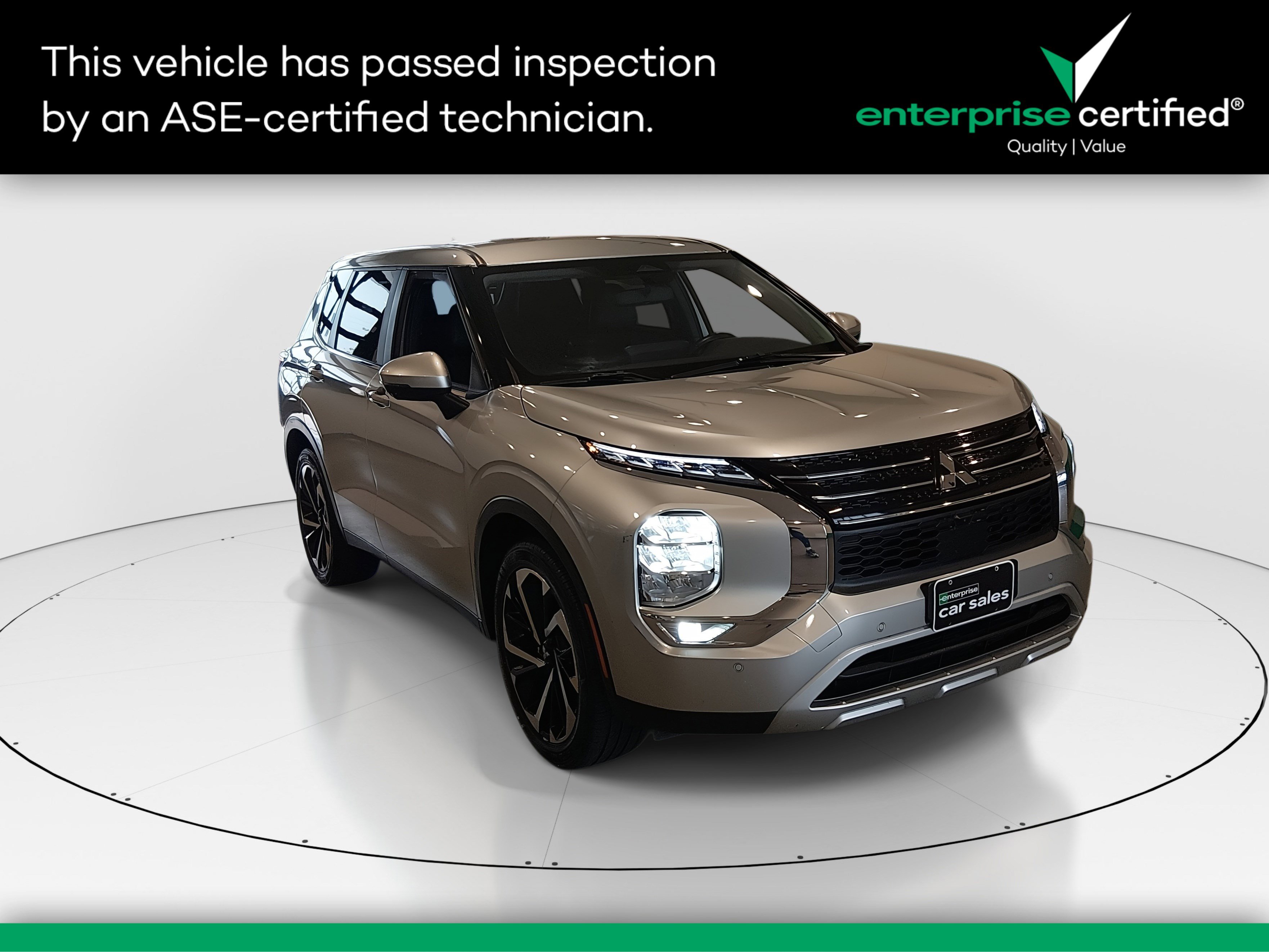 2024 Mitsubishi Outlander SE's photo