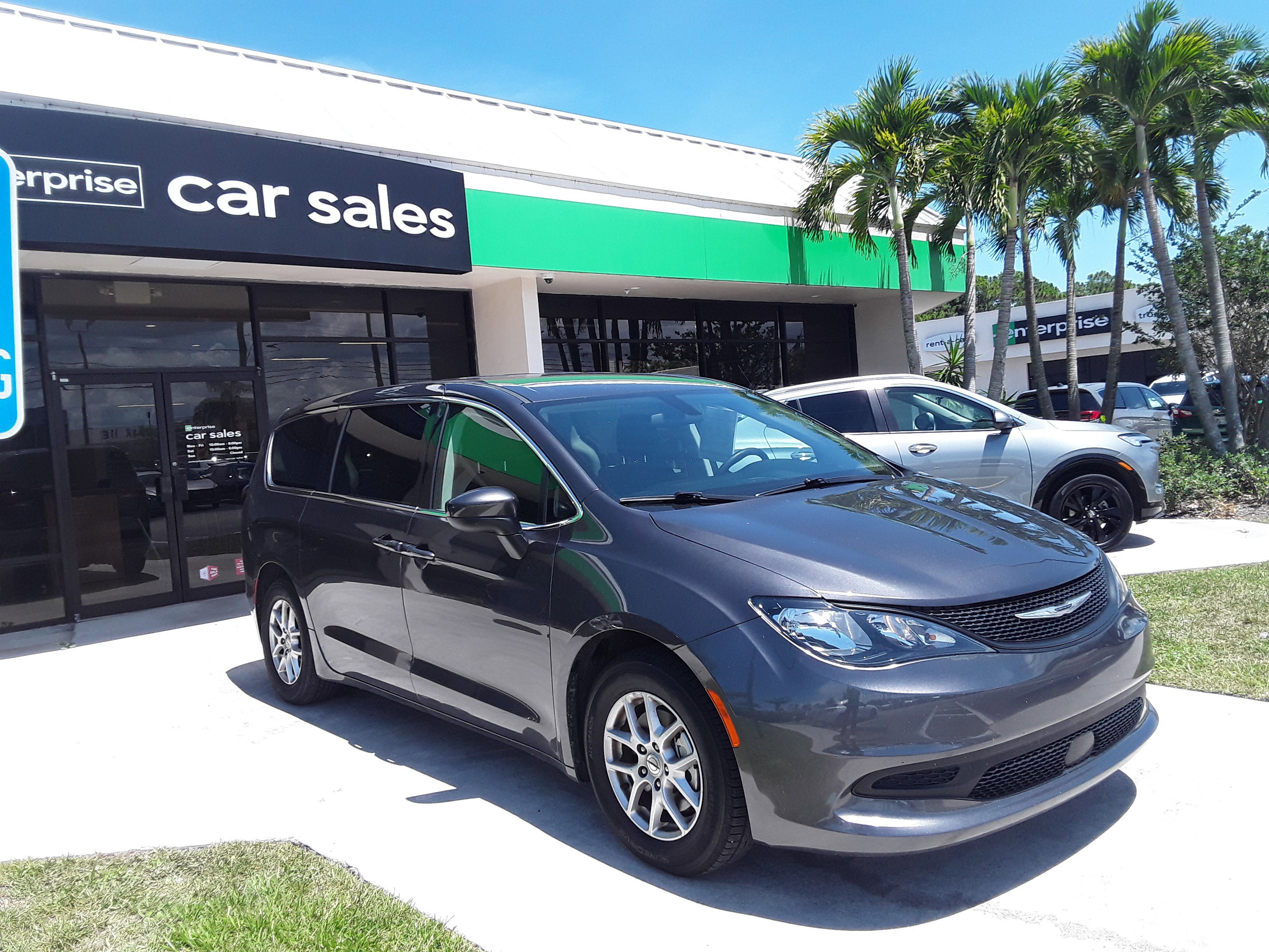 Used 2022 Chrysler Voyager LX FWD's photo