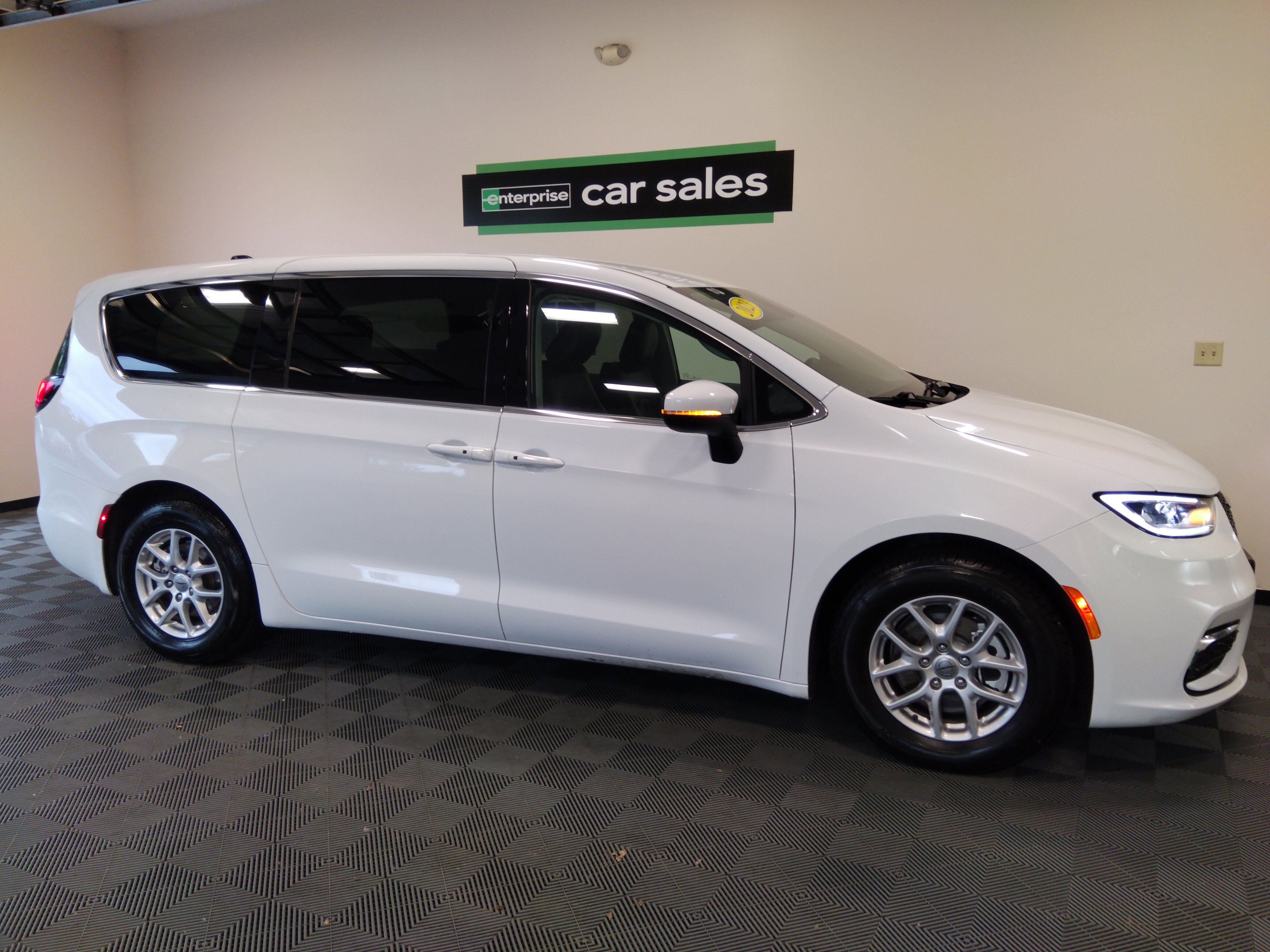 2023 Chrysler Pacifica Touring L FWD