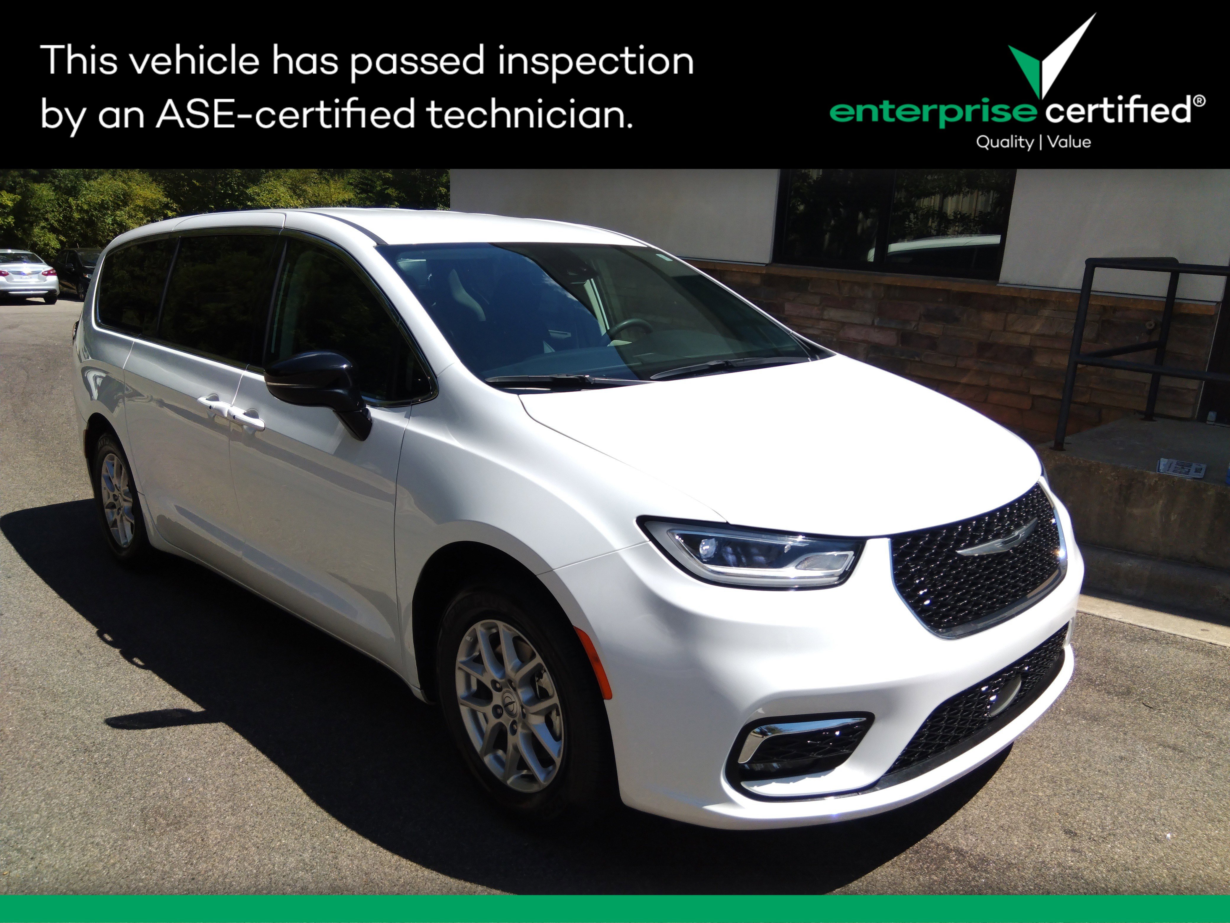 Used 2024 Chrysler Pacifica Touring L FWD