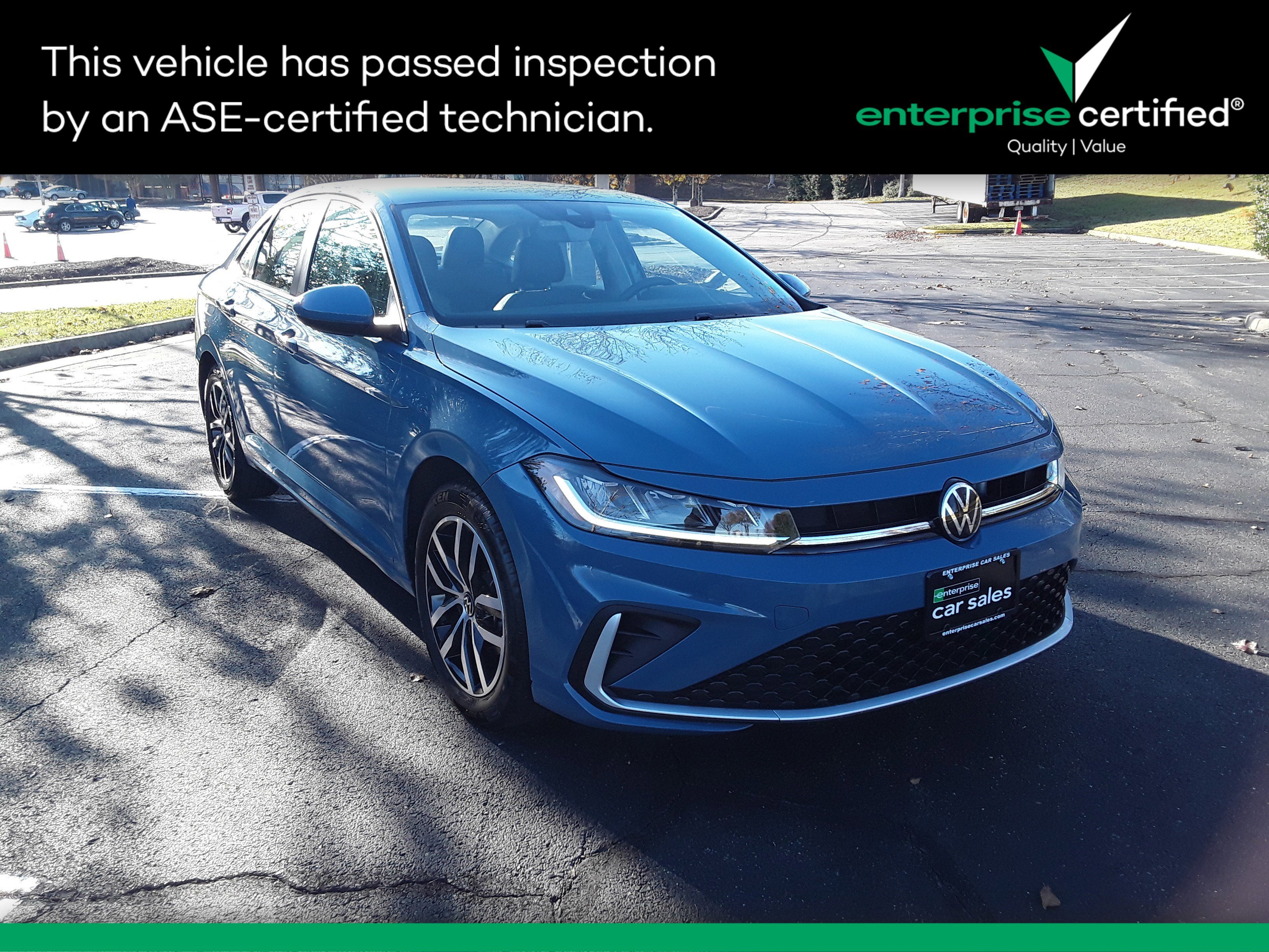 Used 2025 Volkswagen Jetta SE Auto