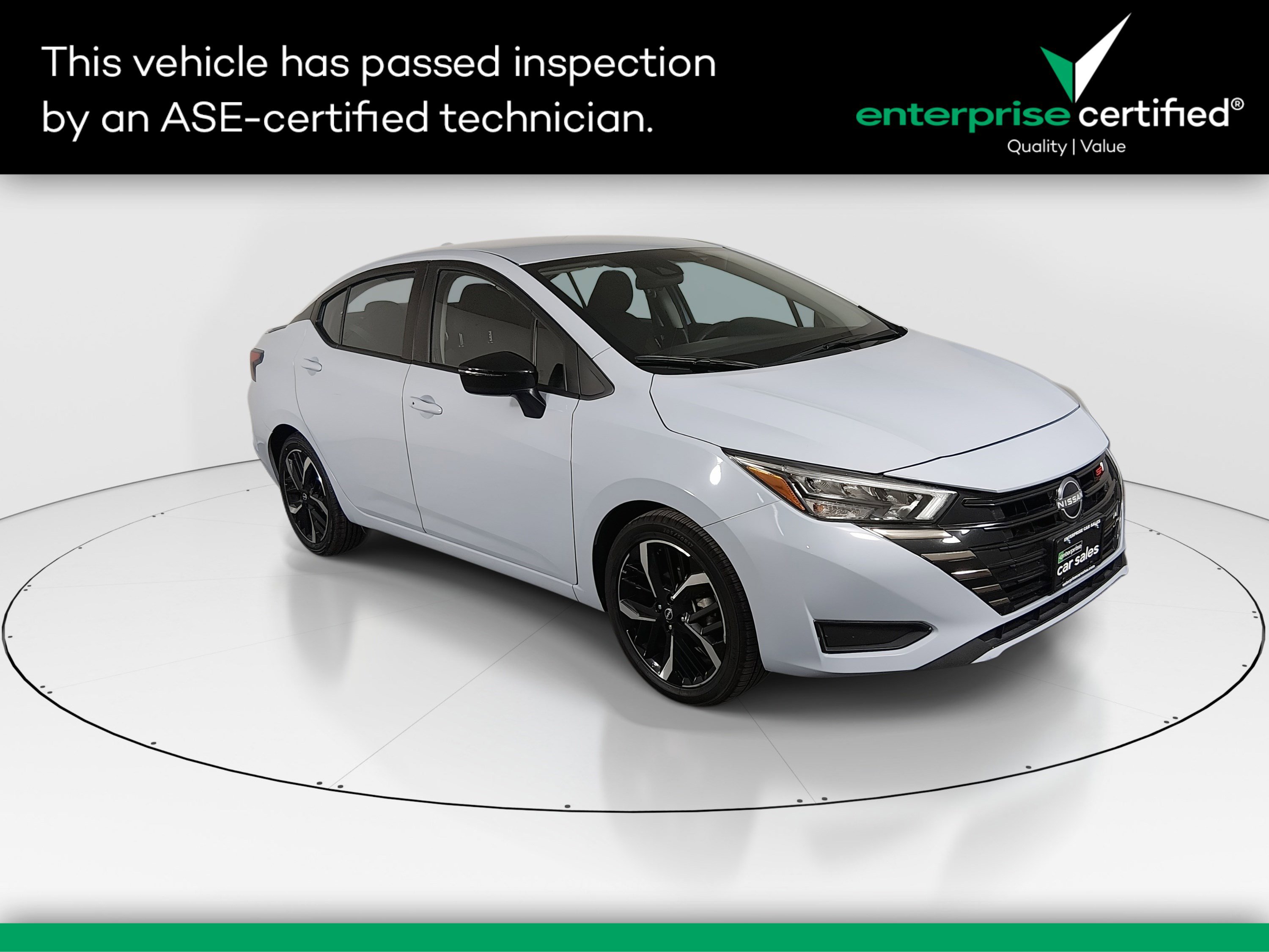 2024 Nissan Versa Sedan SR's photo