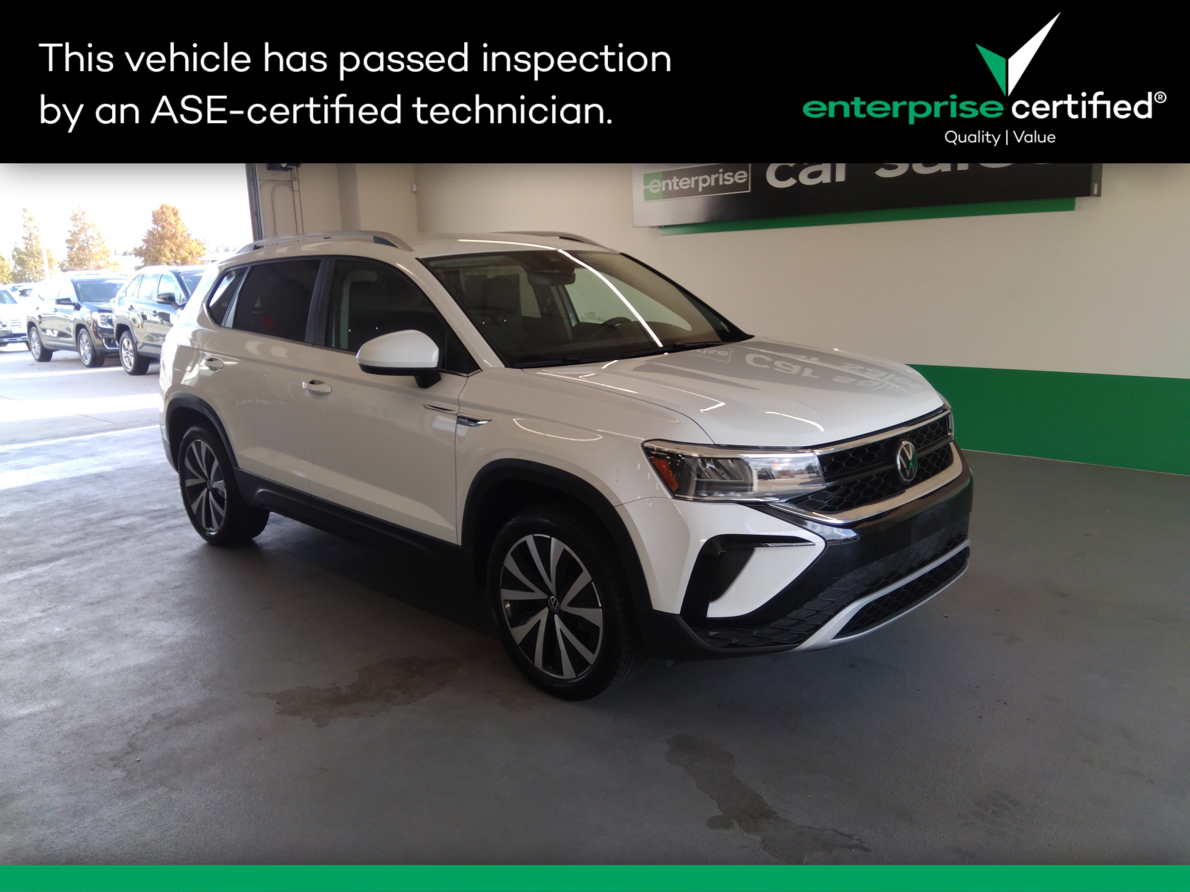 2024 Volkswagen Taos SE's photo