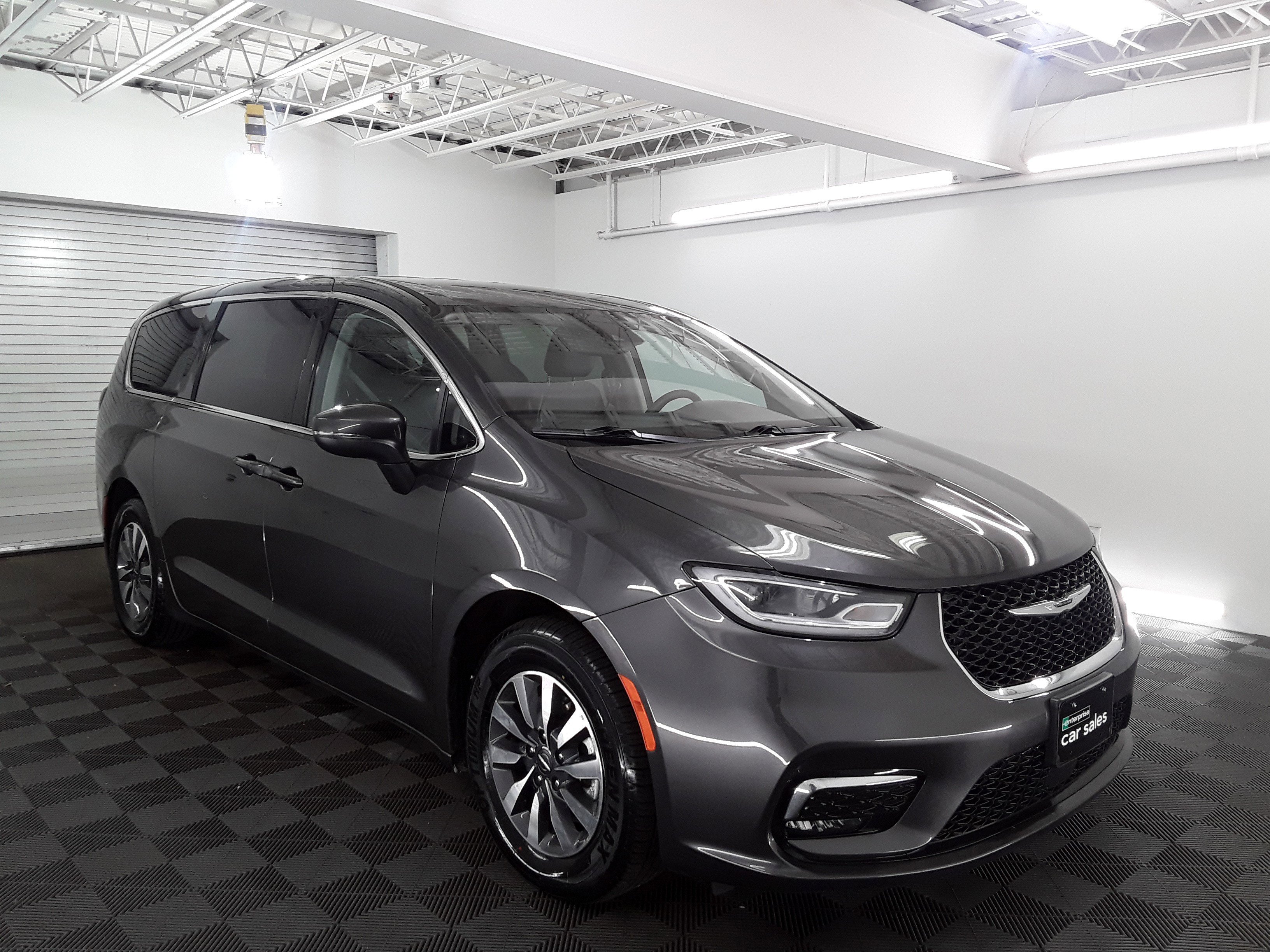 2023 Chrysler Pacifica Hybrid Touring L FWD