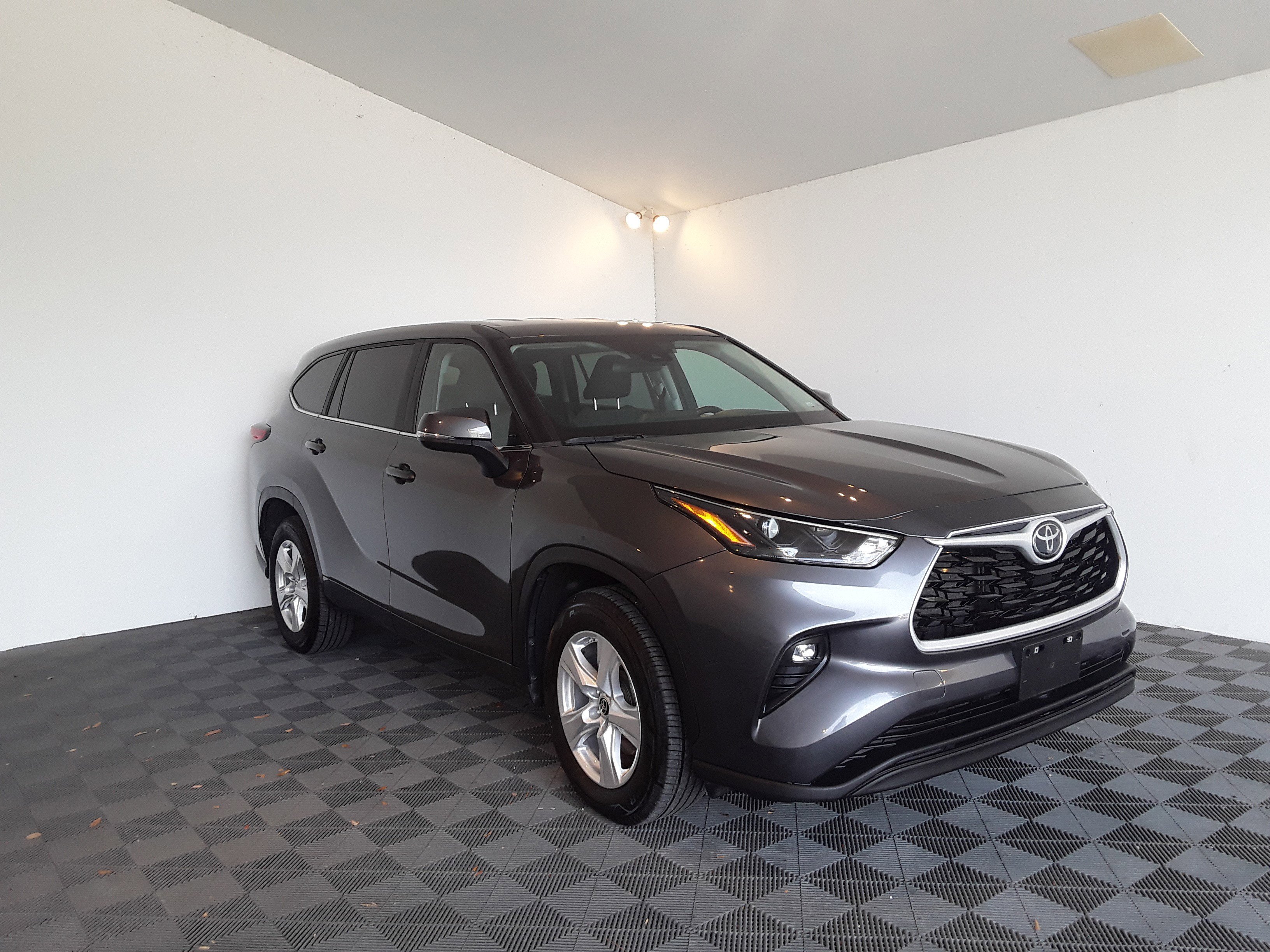 2023 Toyota Highlander LE FWD