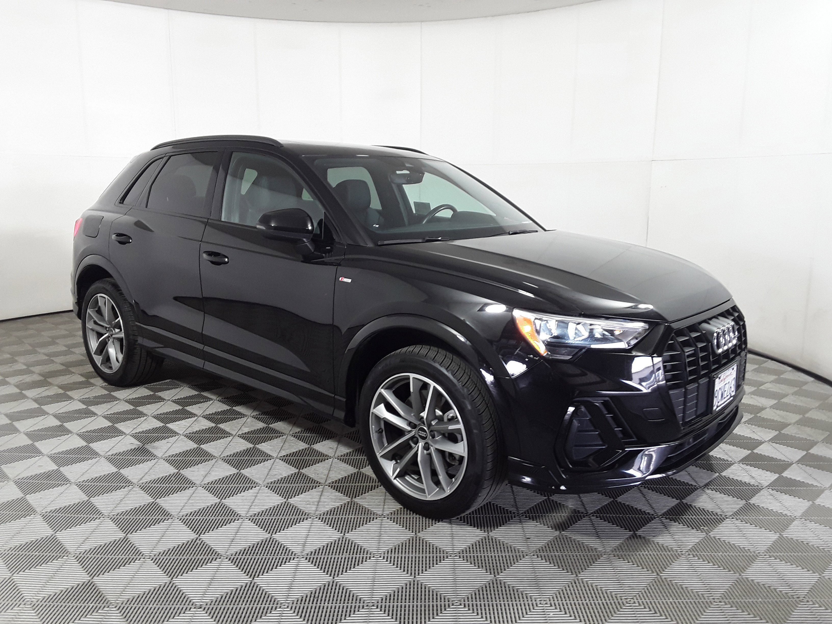 2022 Audi Q3 S line Premium 45 TFSI quattro