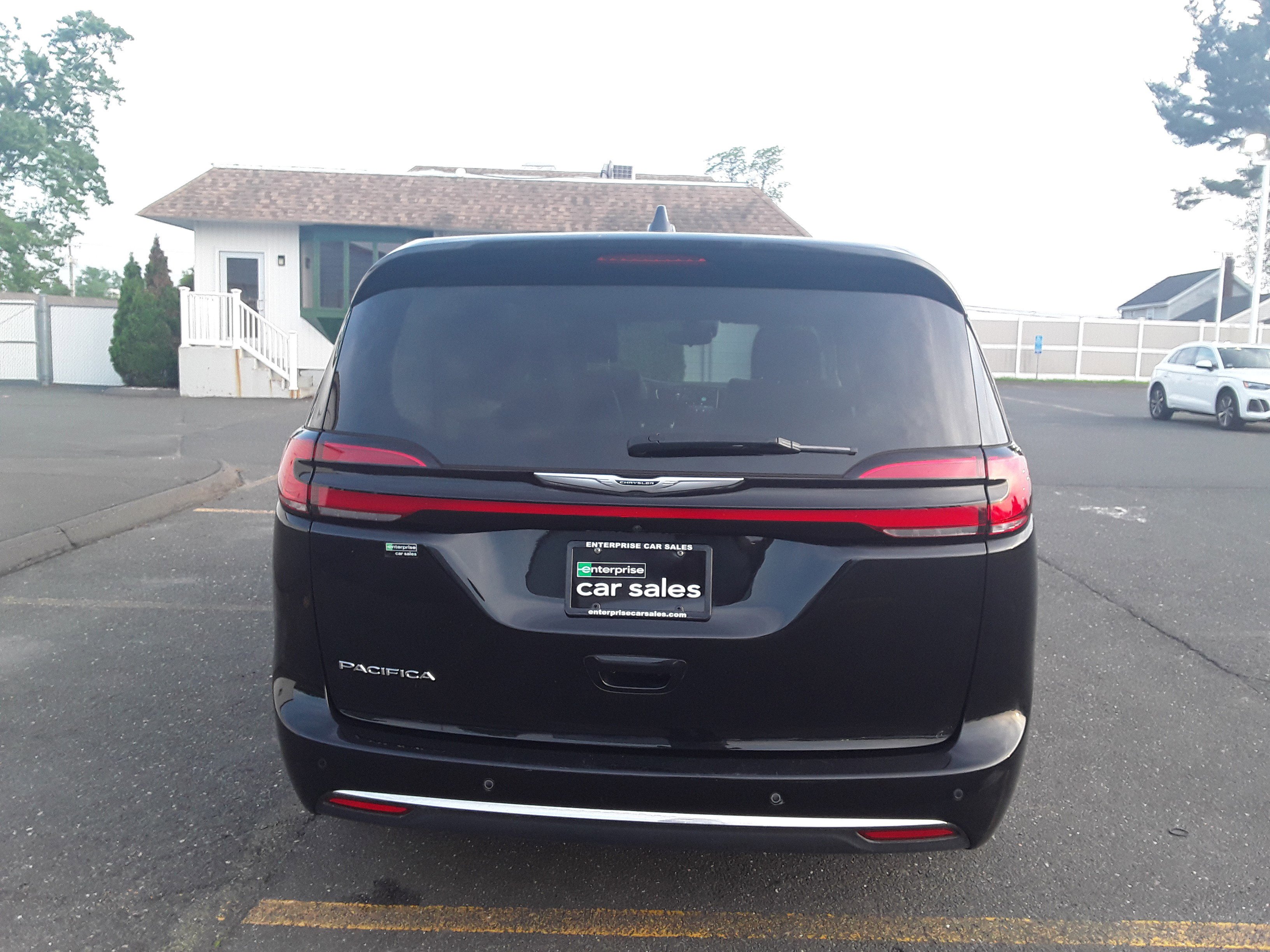 Image 3 of Used 2023 Chrysler Pacifica Touring L FWD