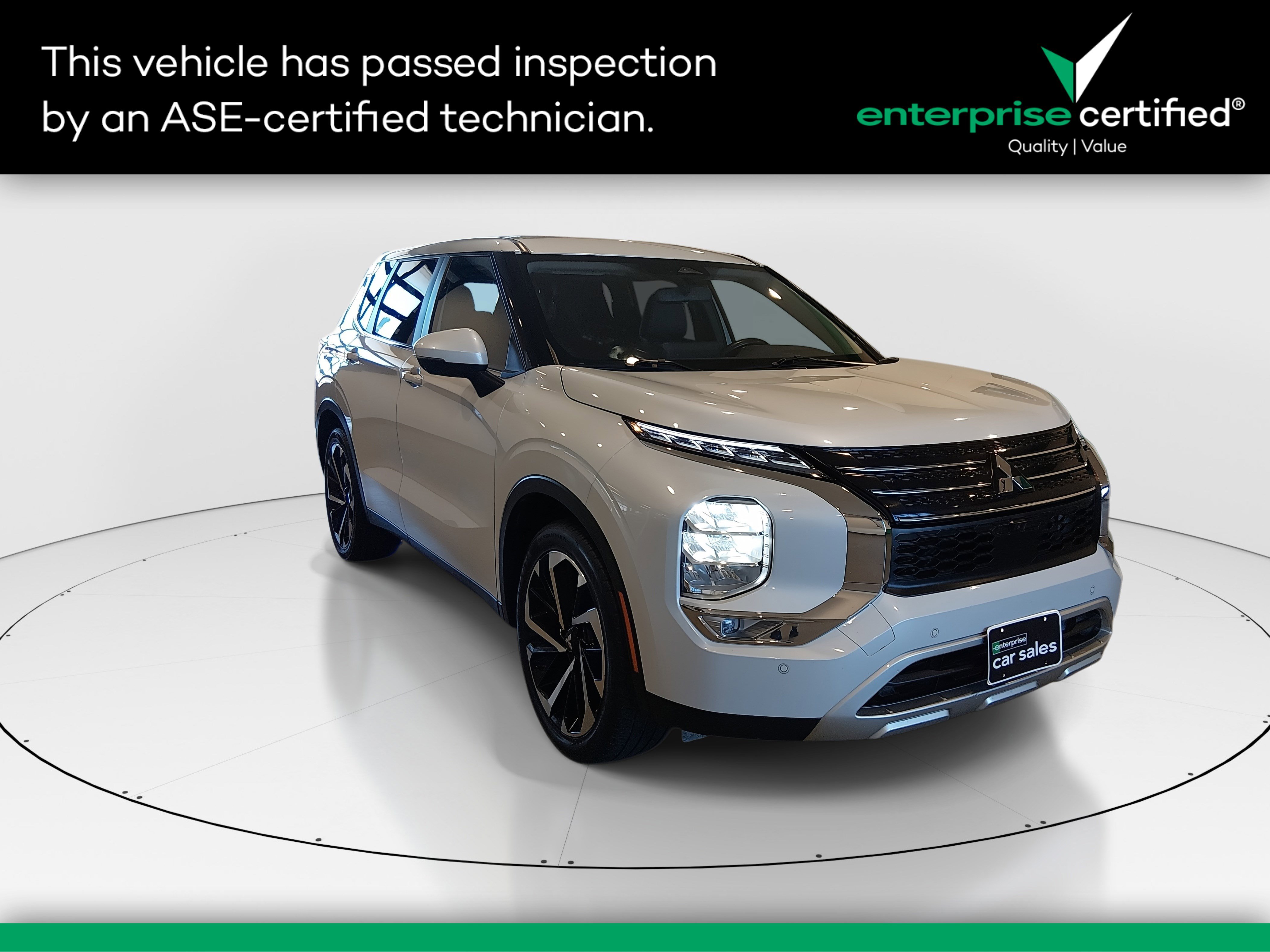 2024 Mitsubishi Outlander SE's photo