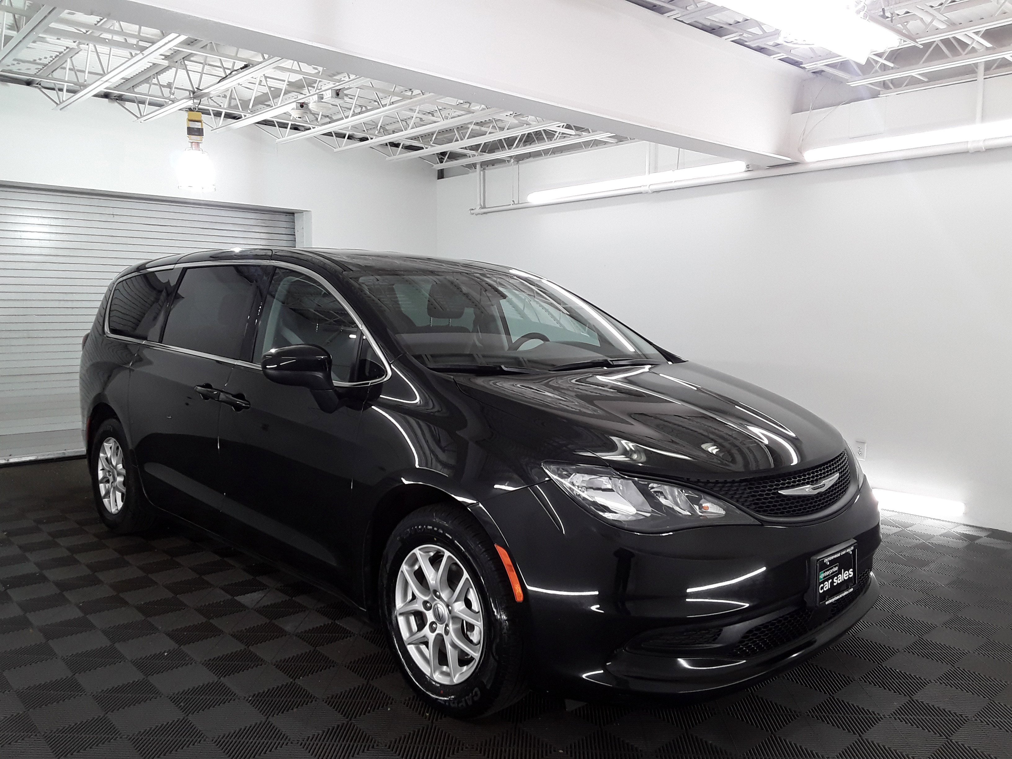 2023 Chrysler Voyager LX FWD