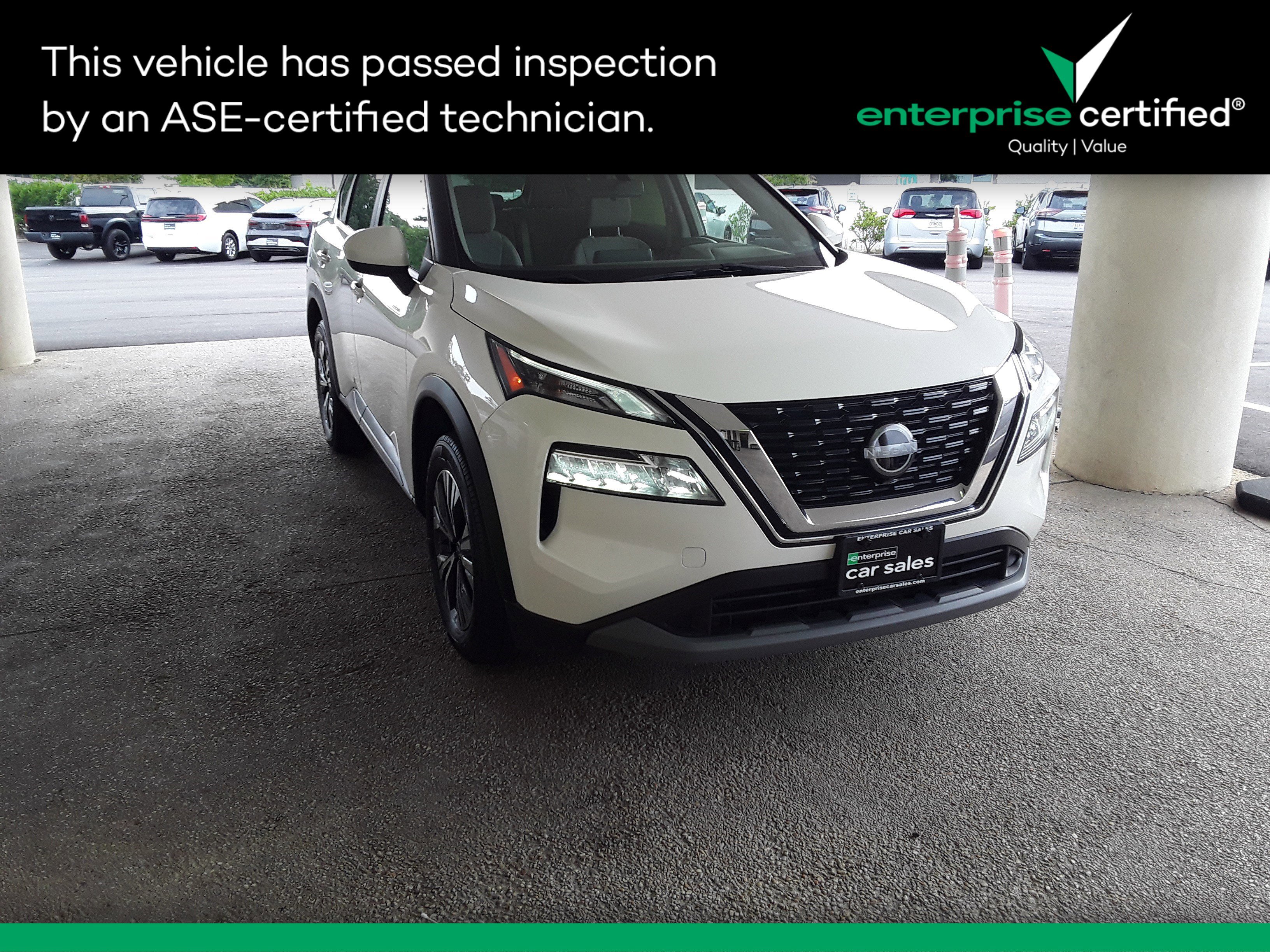 2023 Nissan Rogue SV's photo