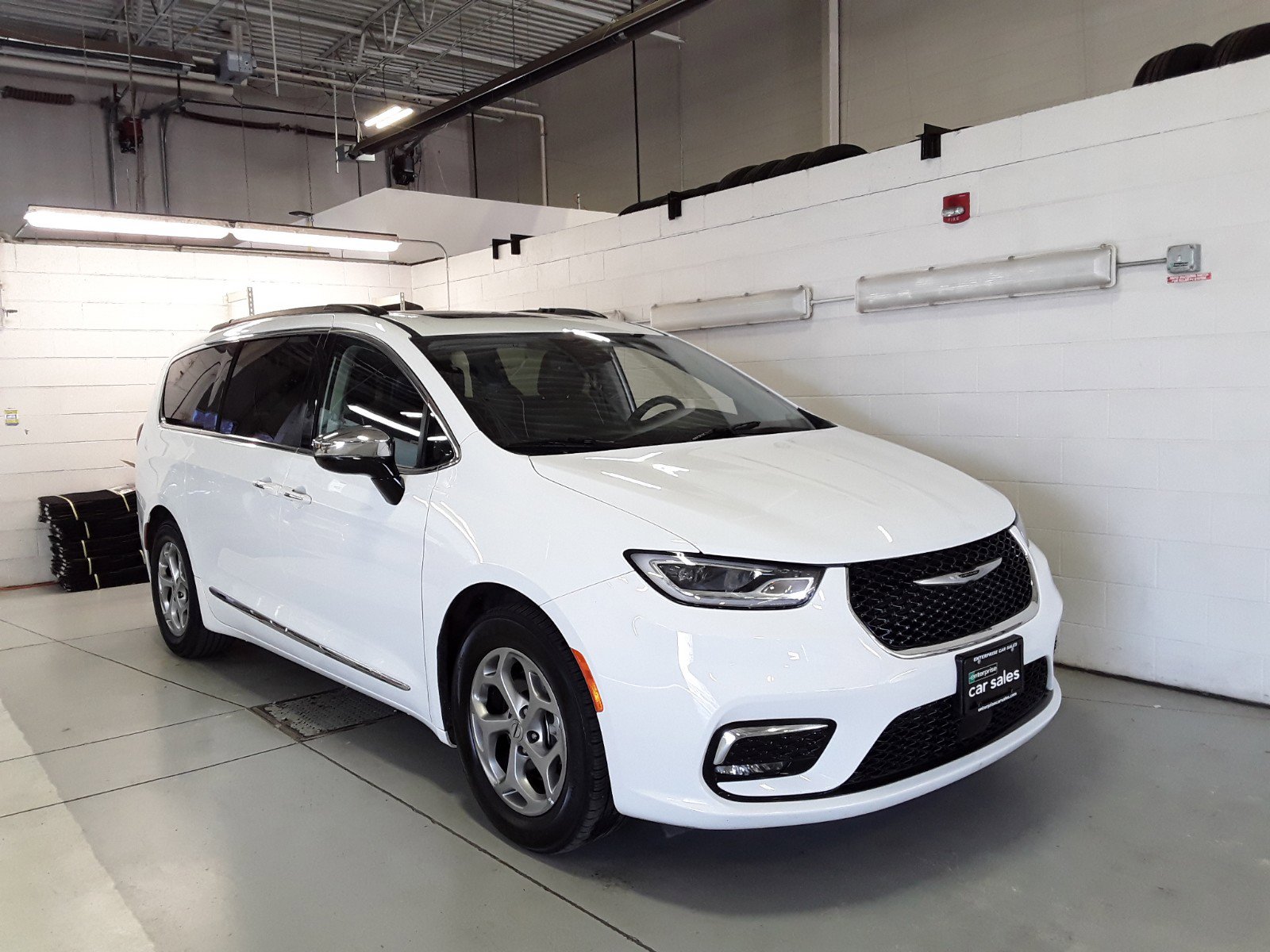 Used 2023 Chrysler Pacifica Limited FWD
