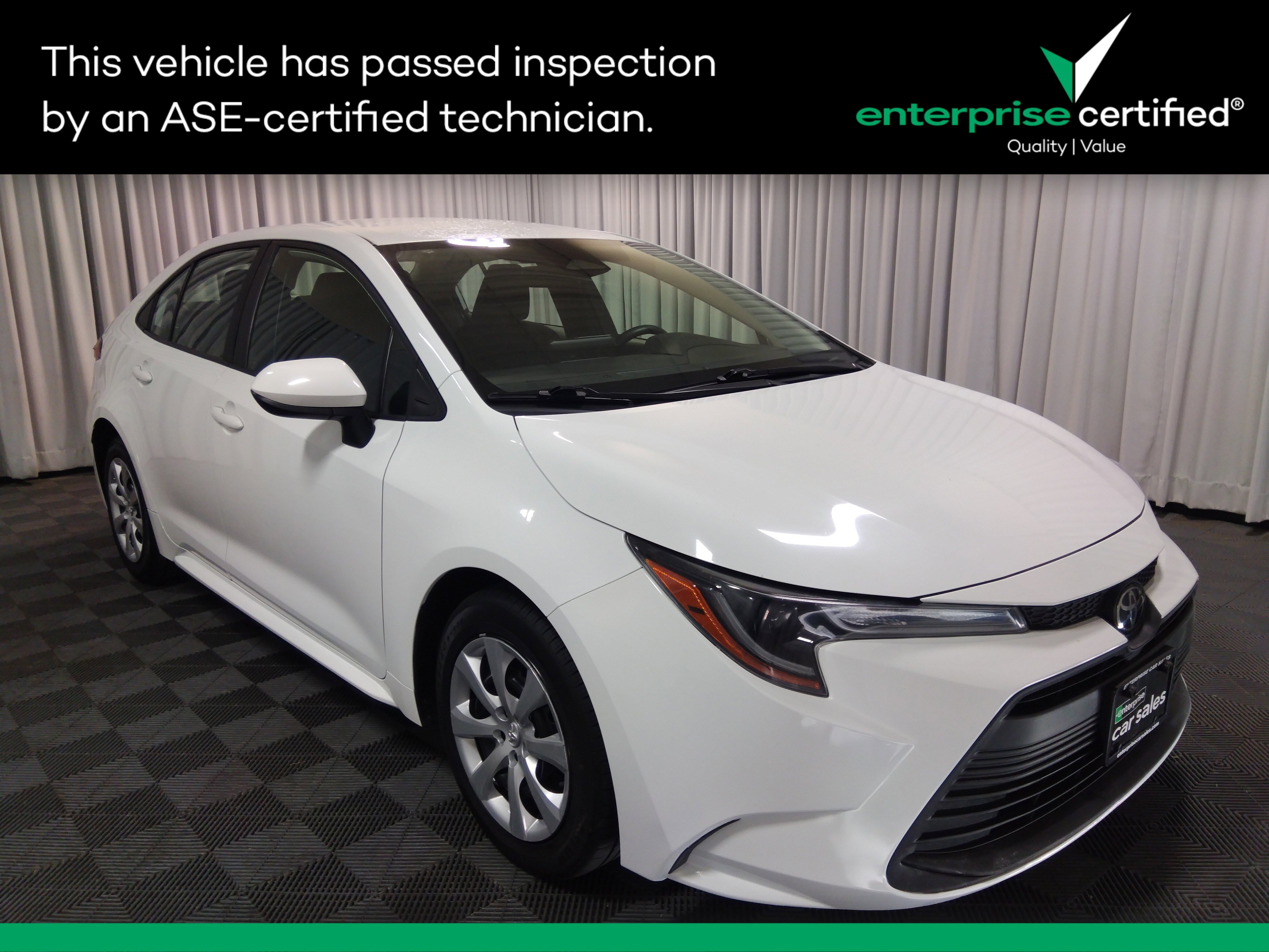 2023 Toyota Corolla LE's photo