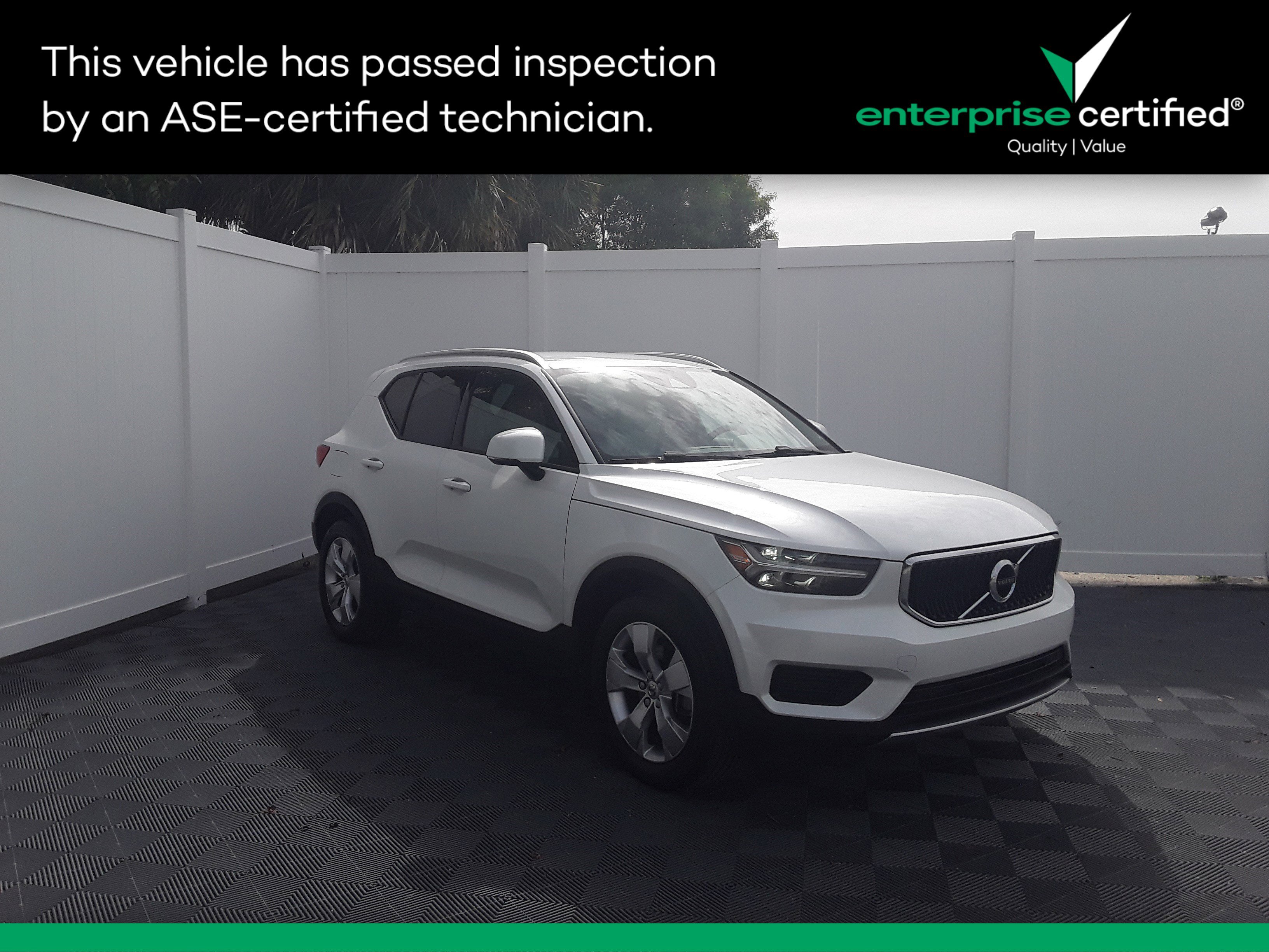 2022 Volvo XC40 T5 AWD Momentum