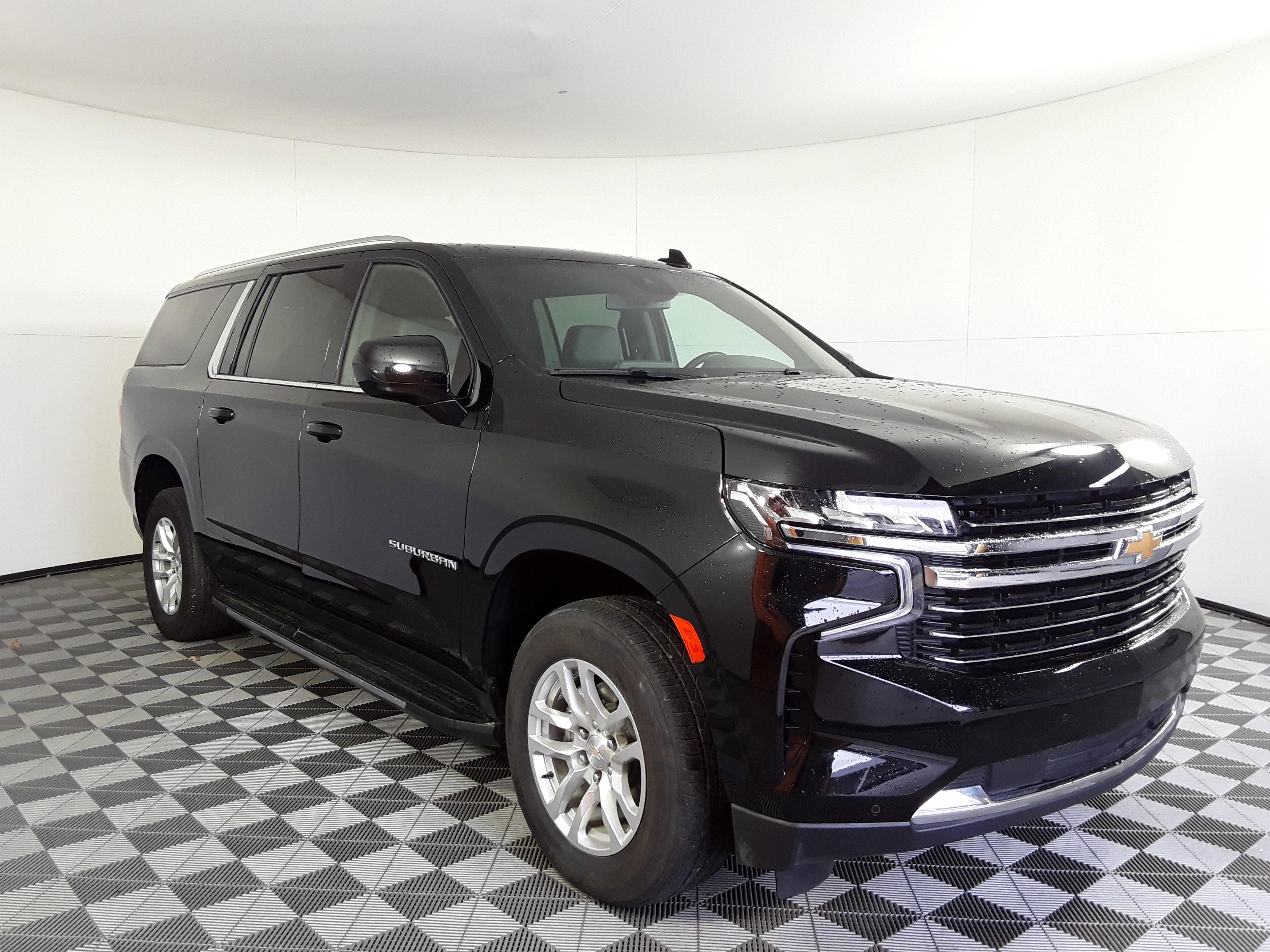 2023 Chevrolet Suburban 2WD 4dr LT