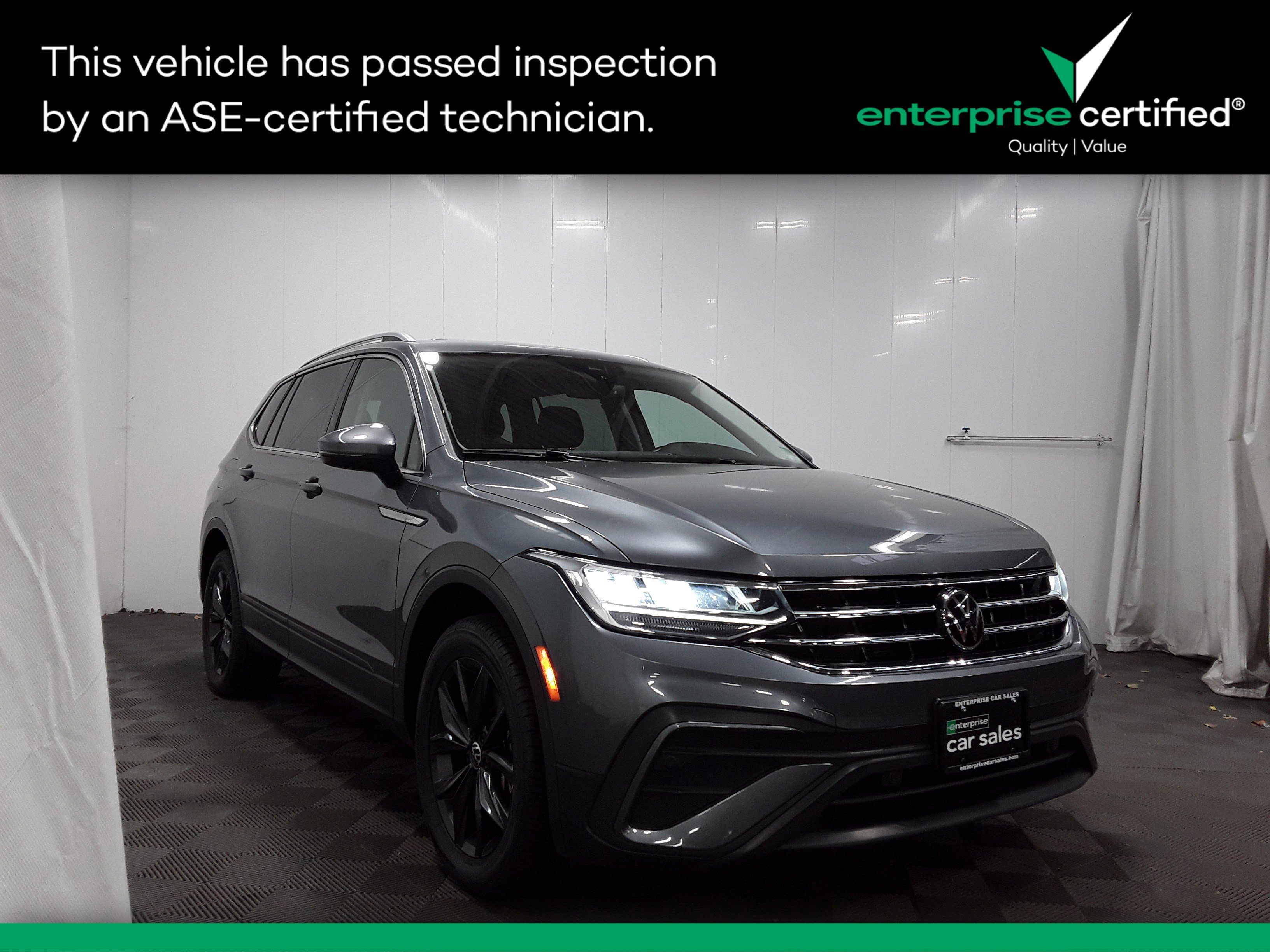 2024 Volkswagen Tiguan SE's photo