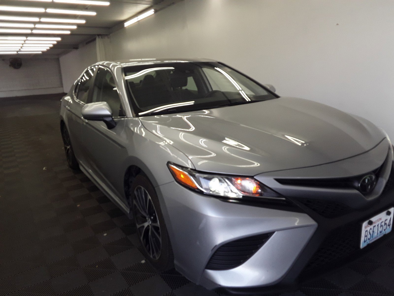 Used 2020 Toyota Camry SE Auto
