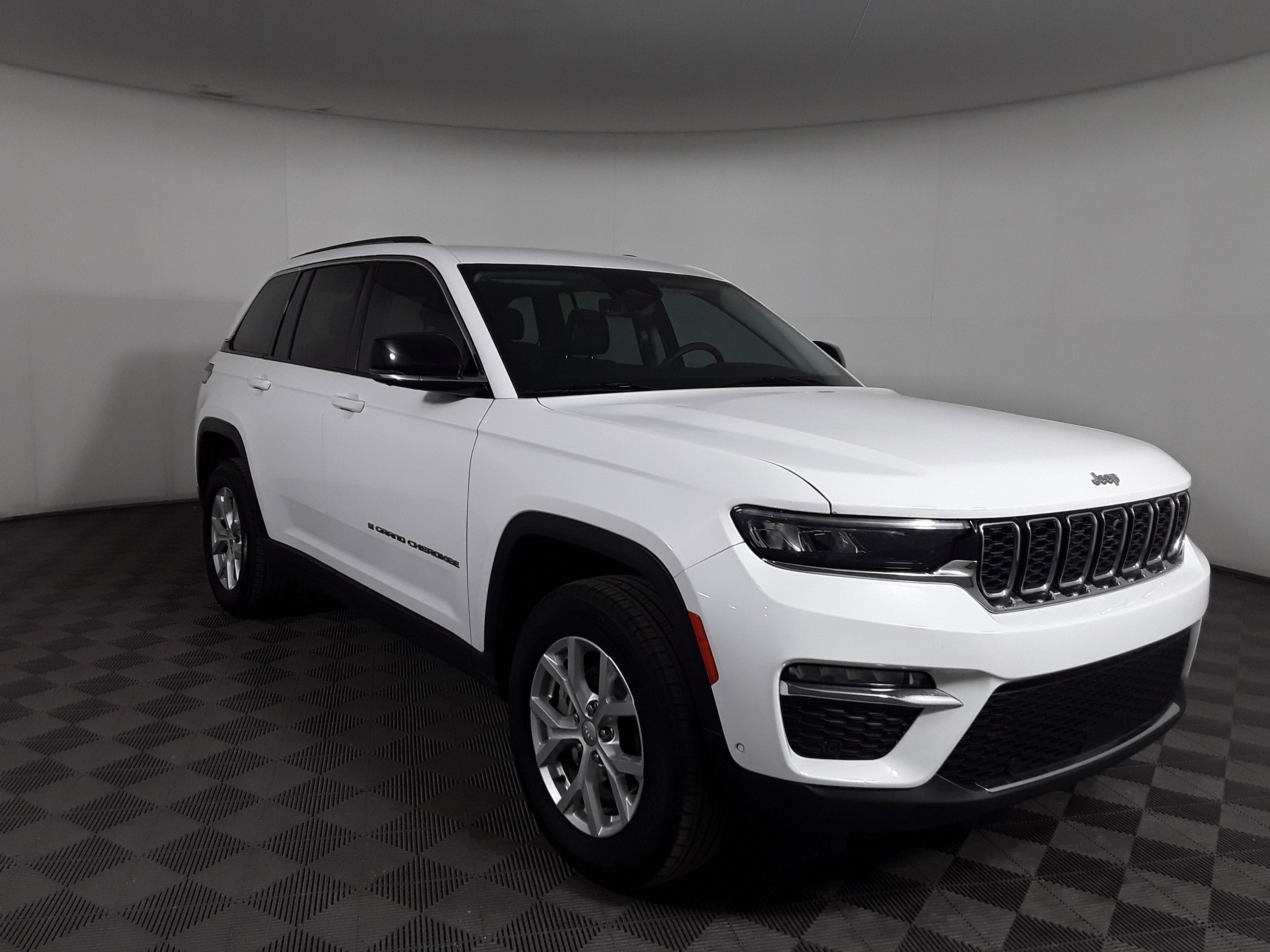 2023 Jeep Grand Cherokee Limited 4x2