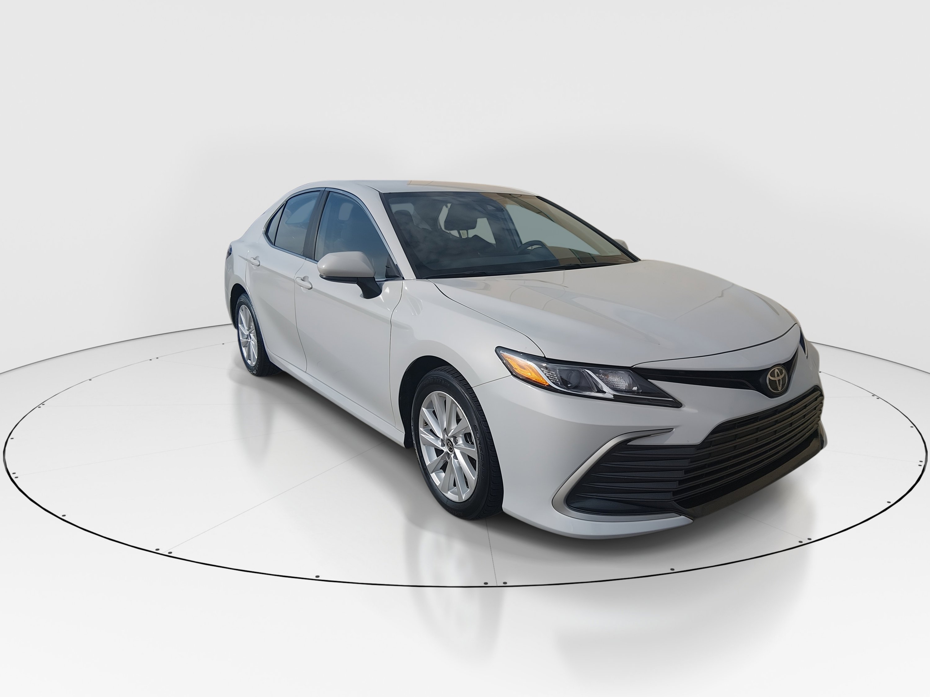 2023 Toyota Camry LE's photo