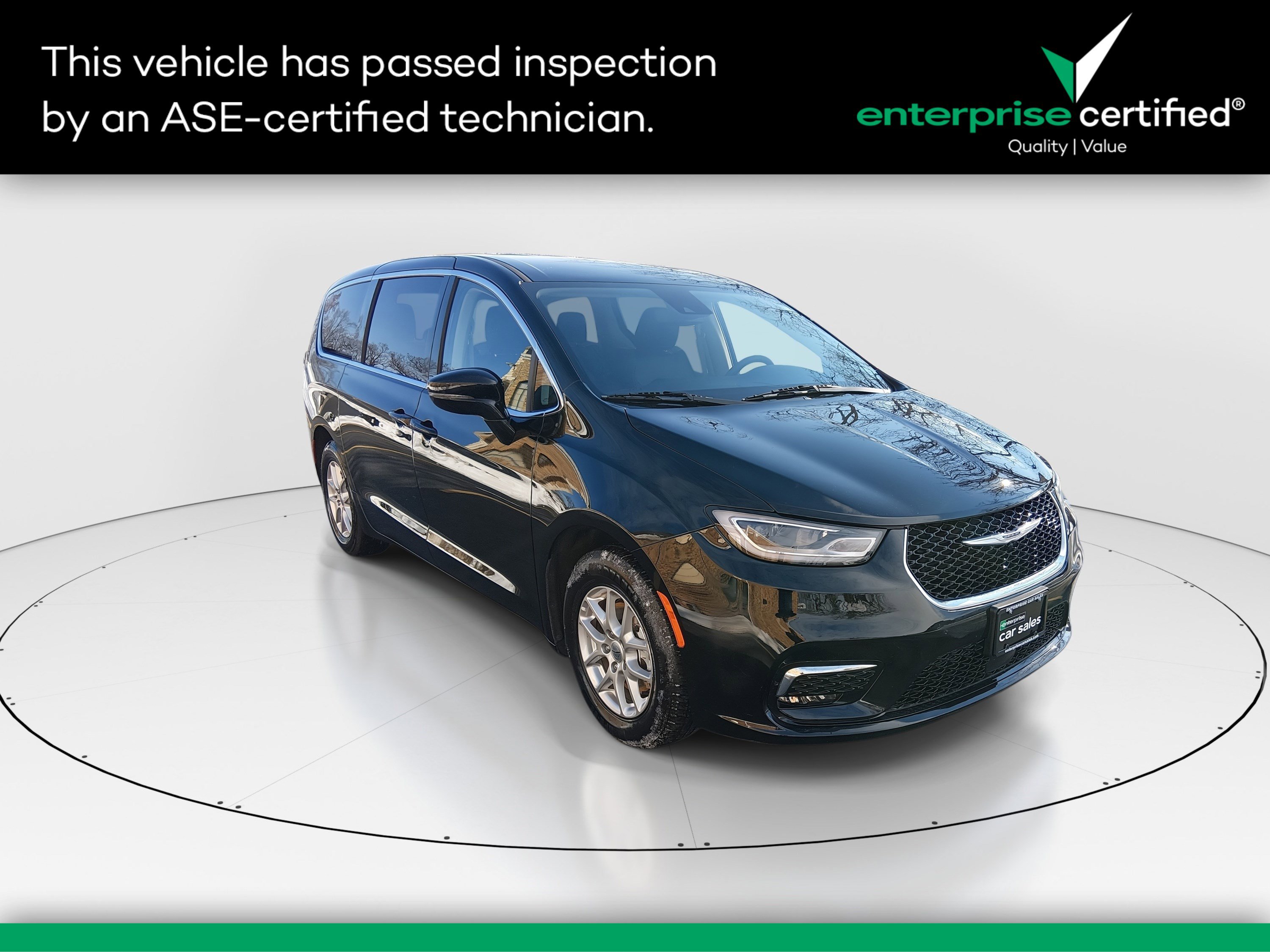 2024 Chrysler Pacifica Touring L's photo