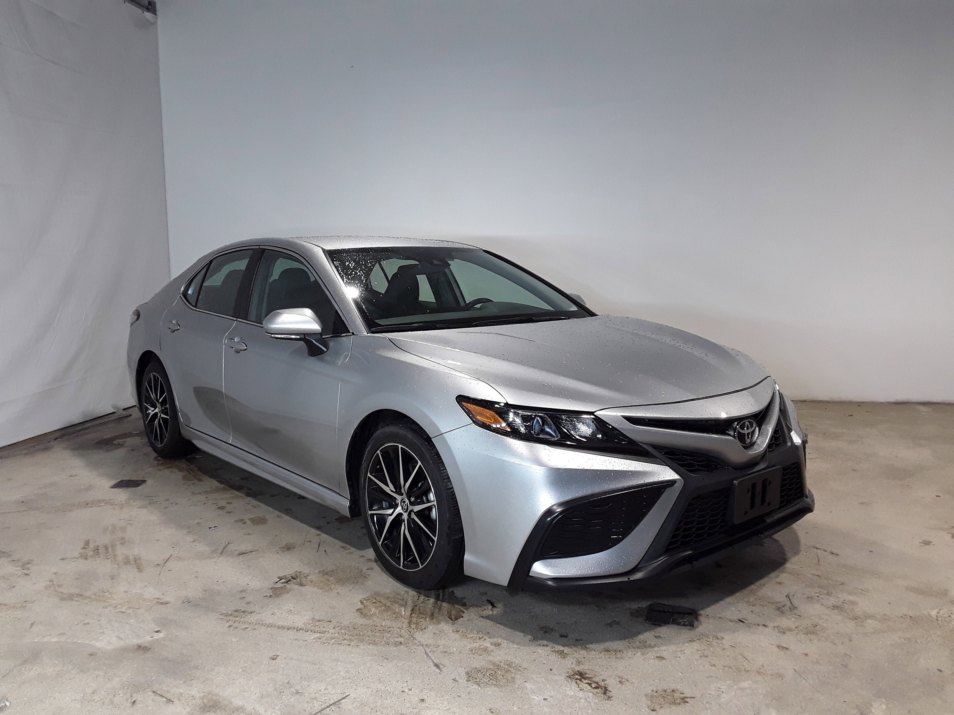 2022 Toyota Camry SE Auto