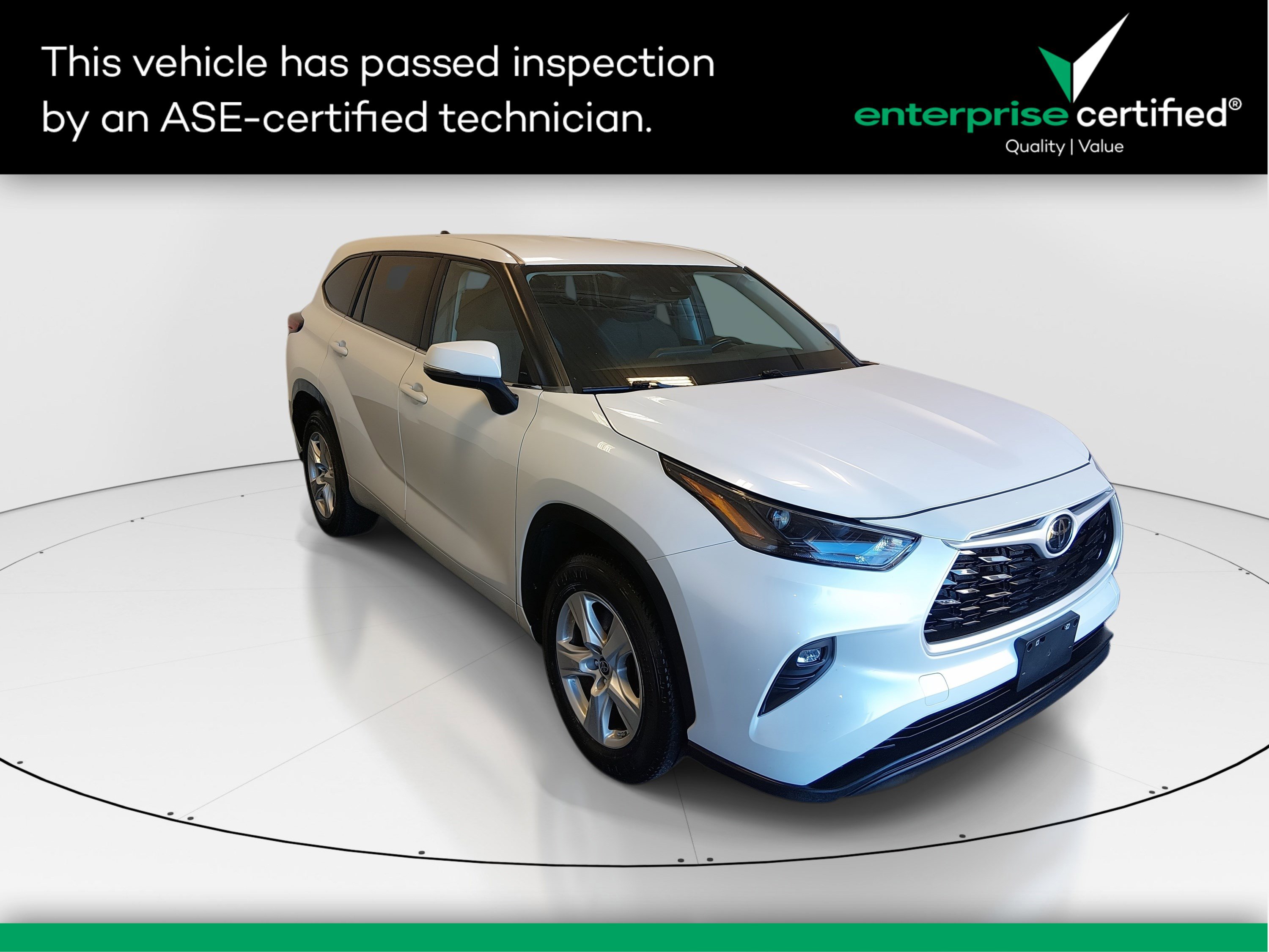 2023 Toyota Highlander LE's photo