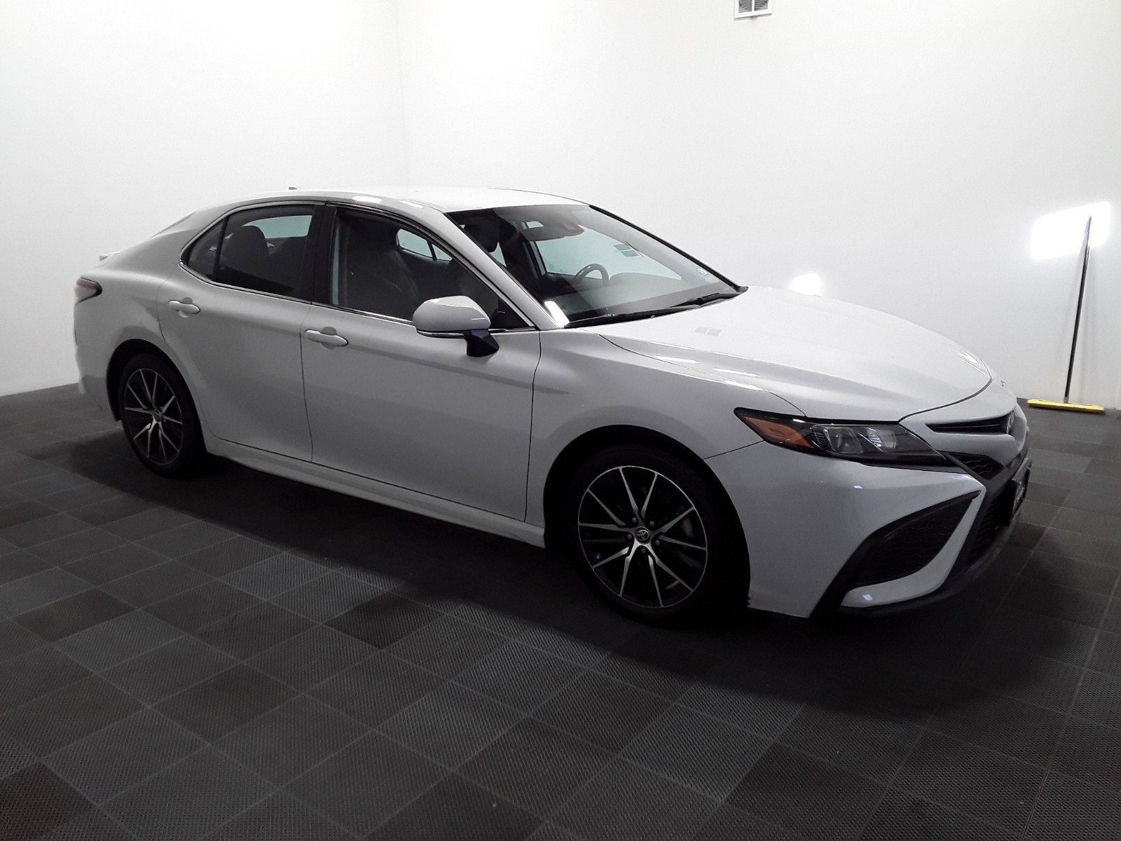 2022 Toyota Camry SE Auto