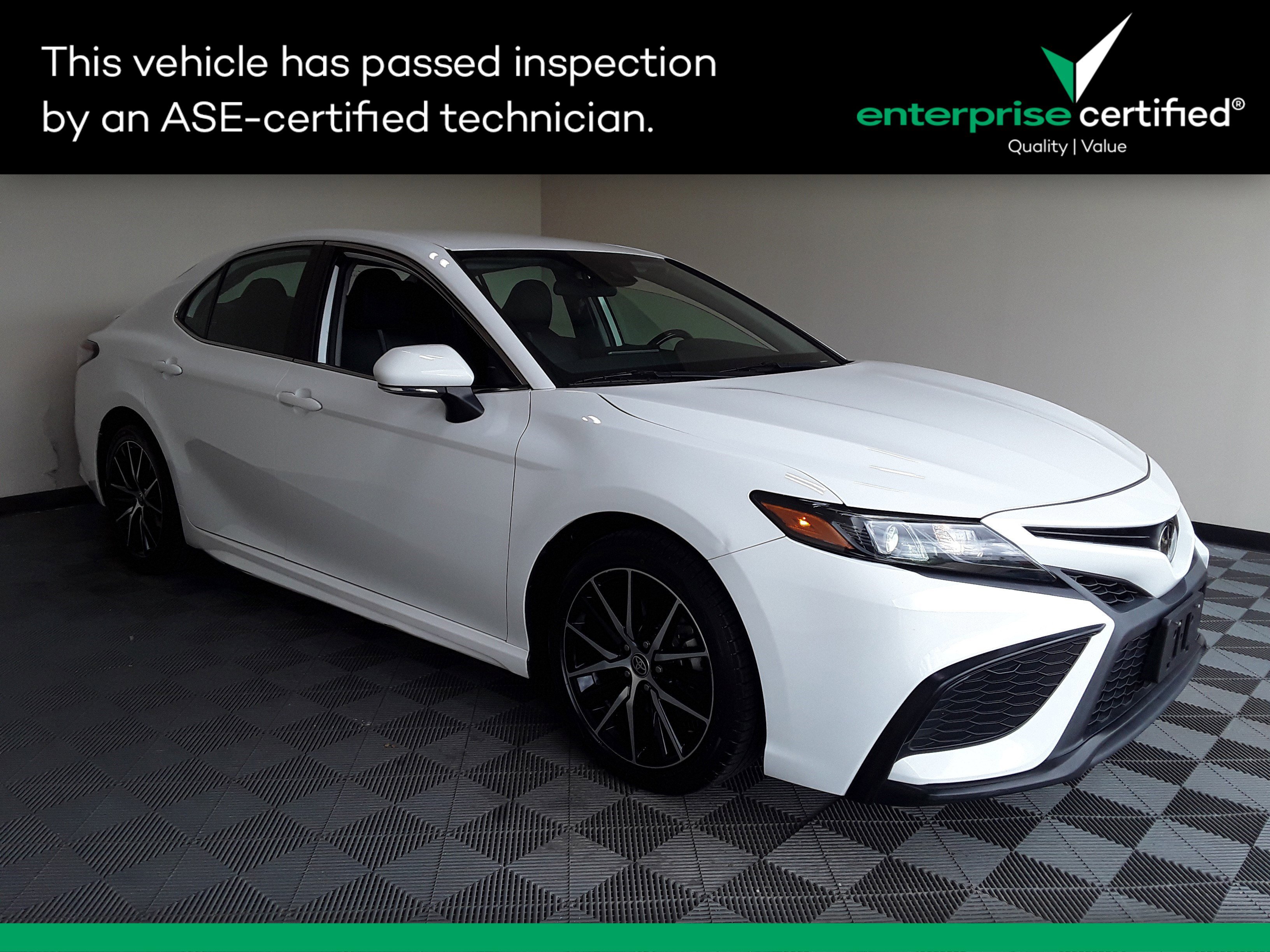 2022 Toyota Camry SE Auto