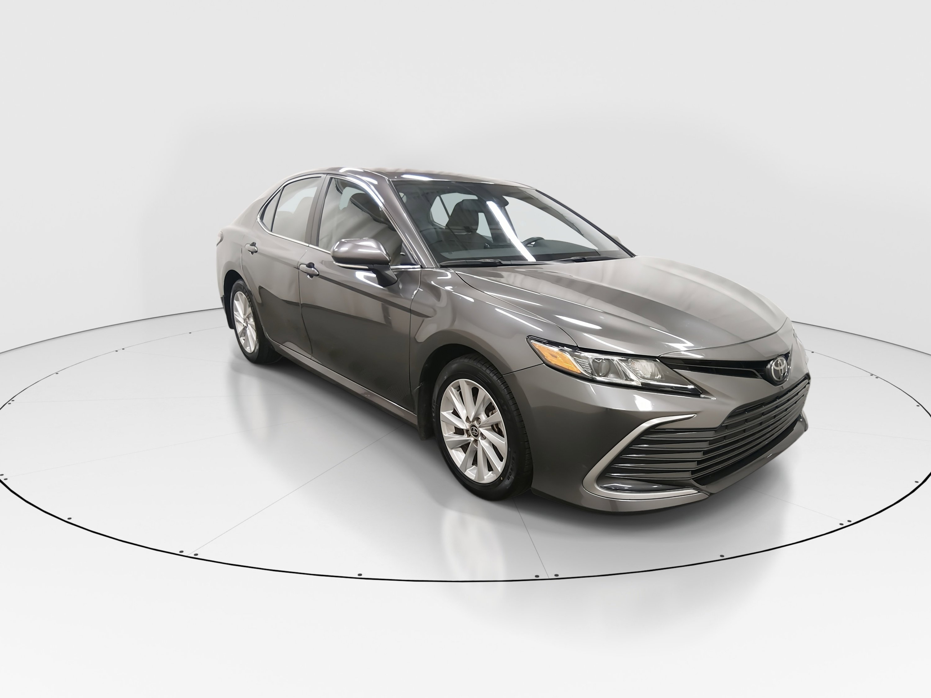 2024 Toyota Camry LE's photo
