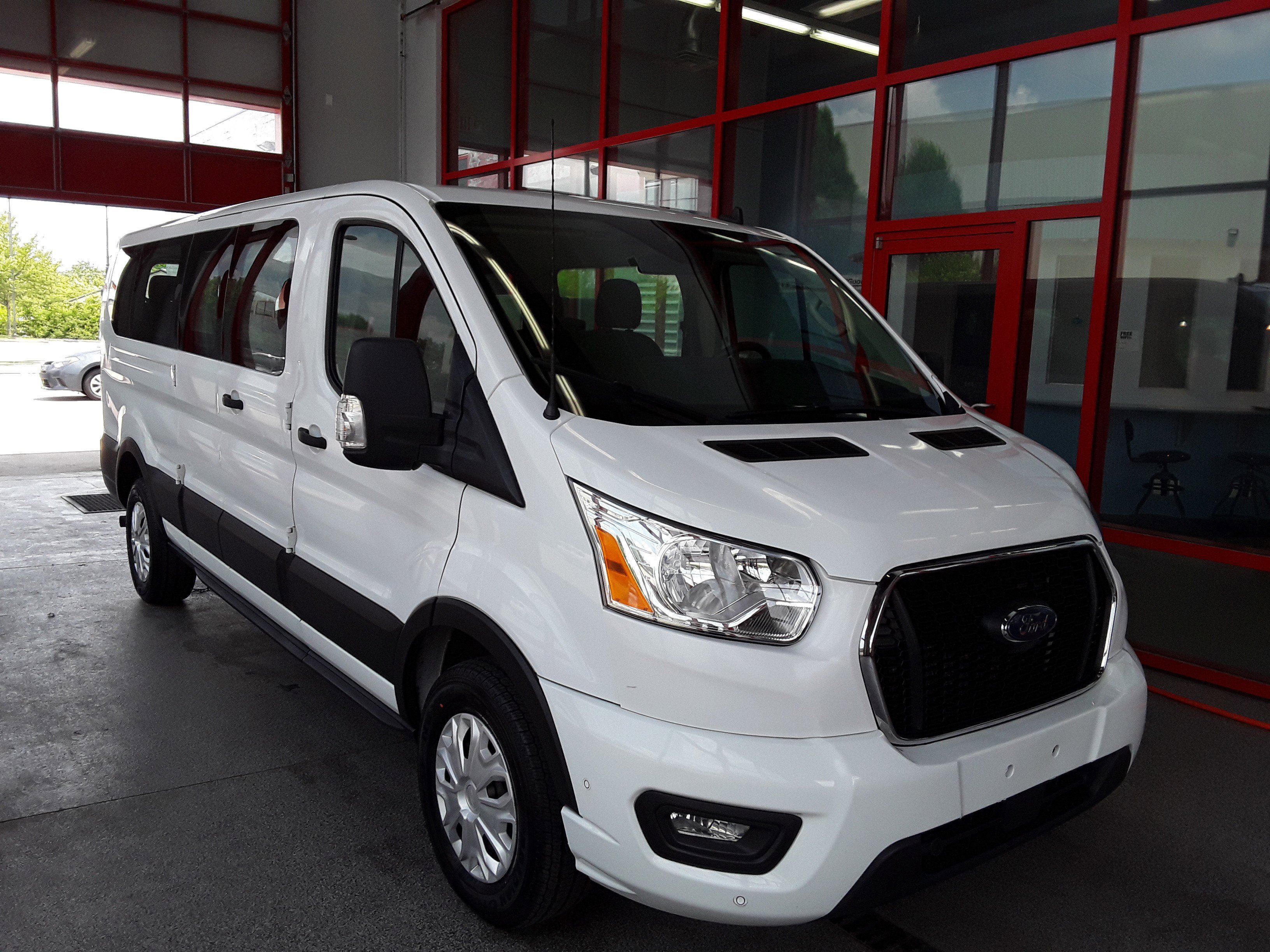 2021 Ford Transit Passenger Wagon T-350 148
