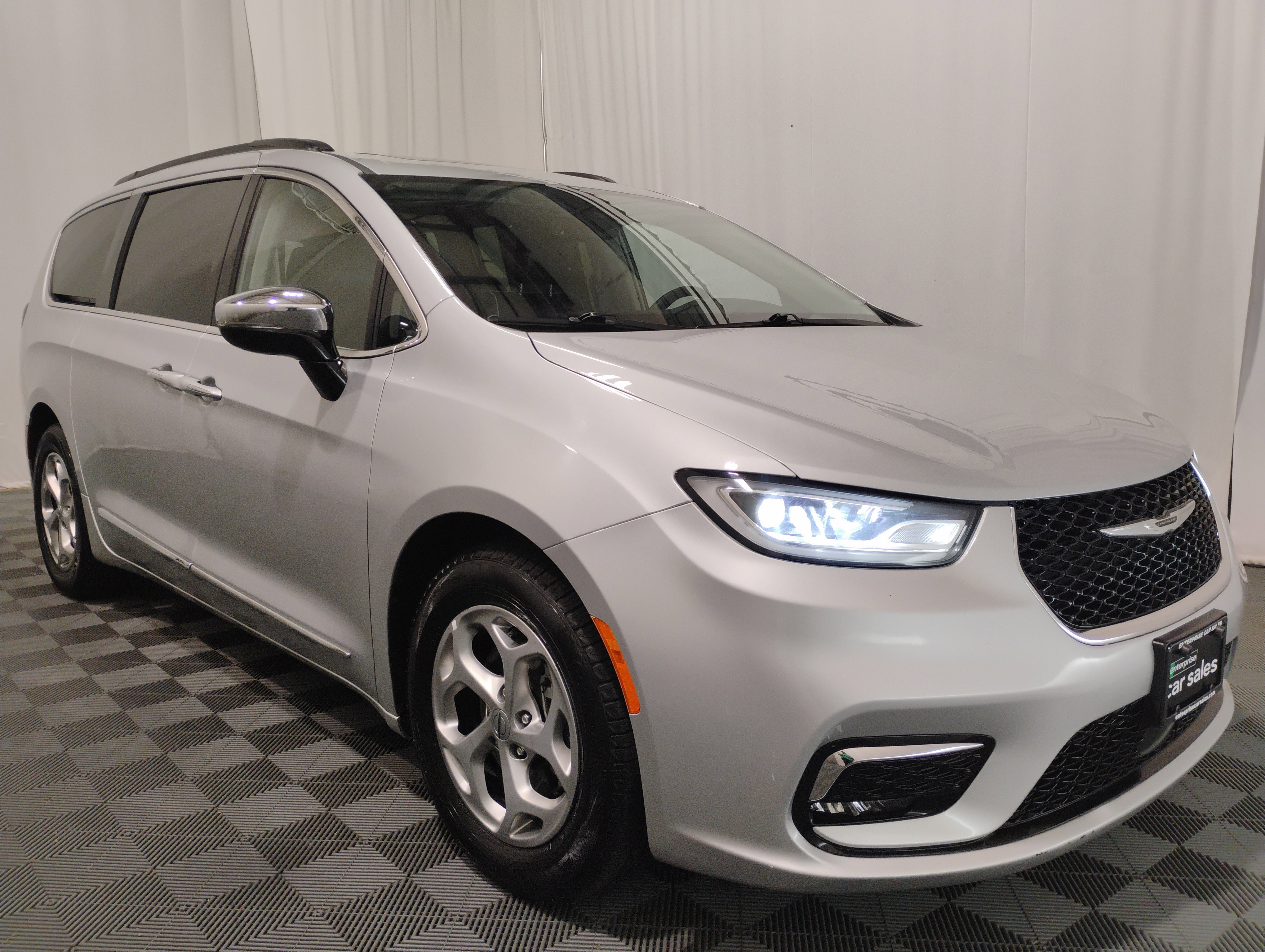 2023 Chrysler Pacifica Limited FWD