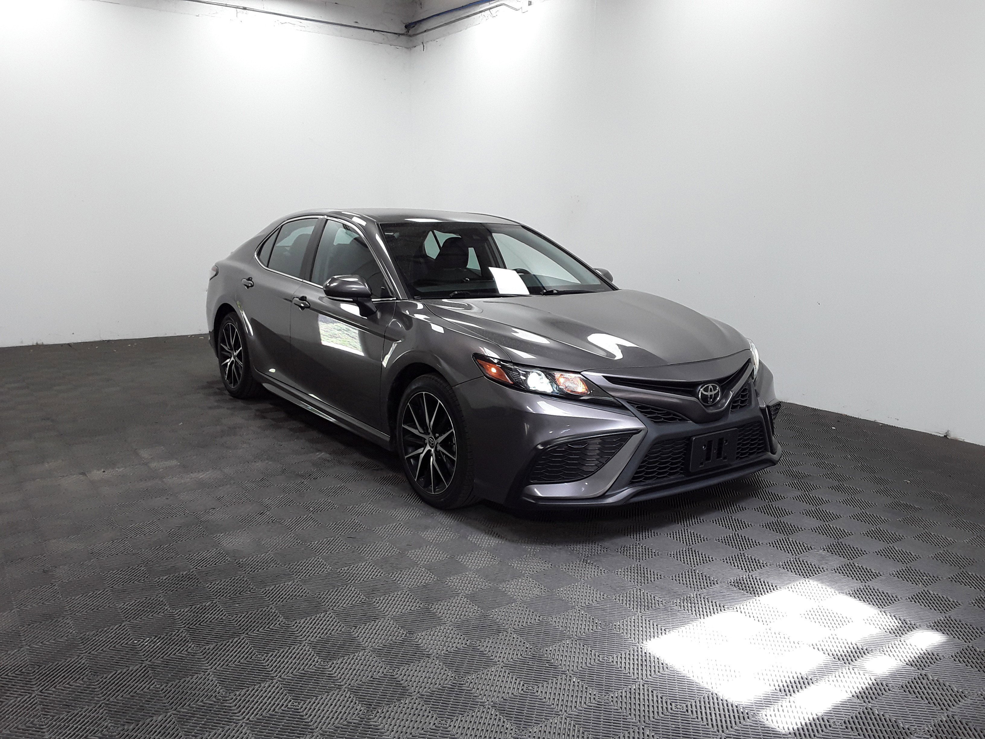 2022 Toyota Camry SE Auto