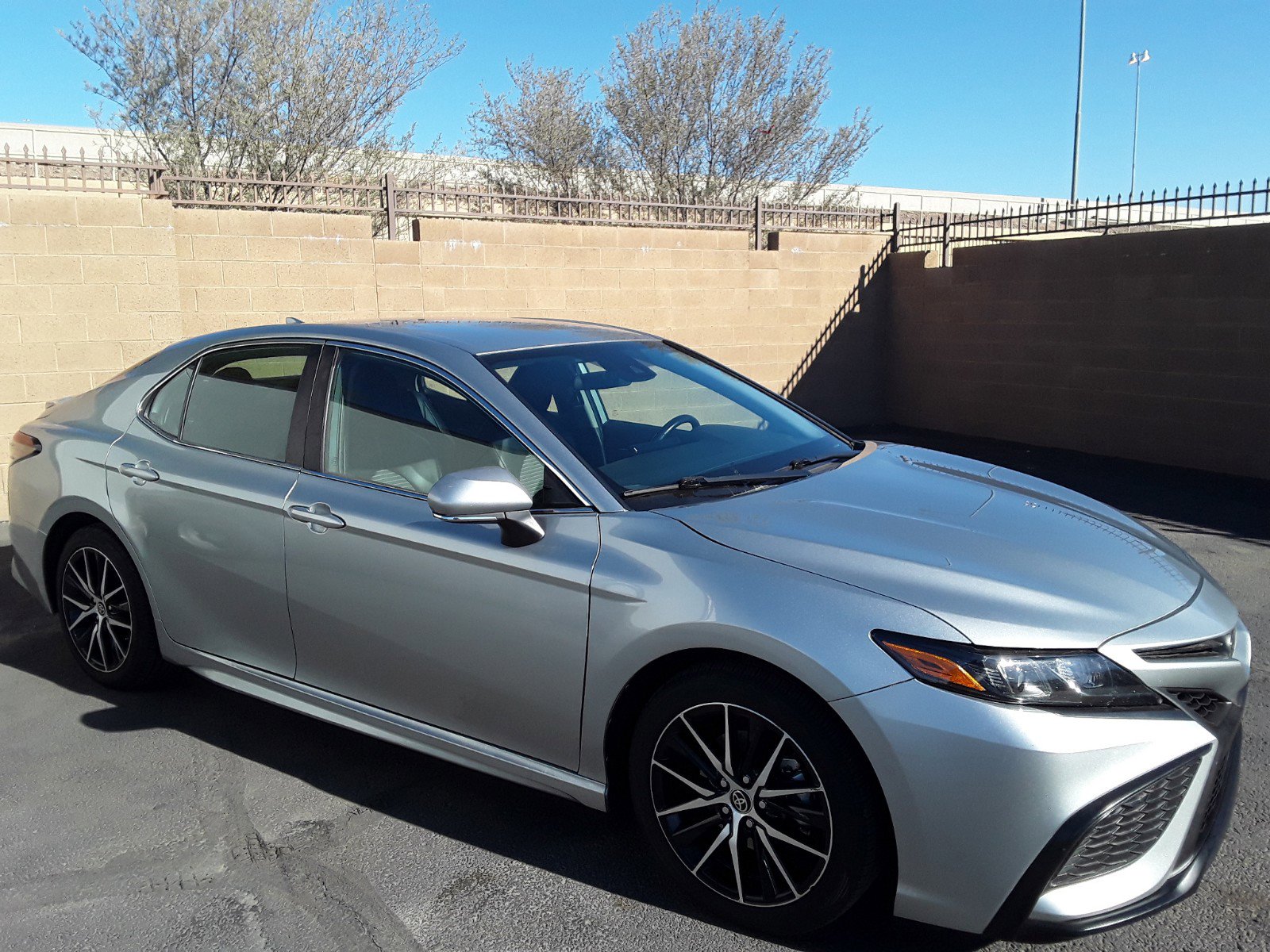 2023 Toyota Camry SE Auto