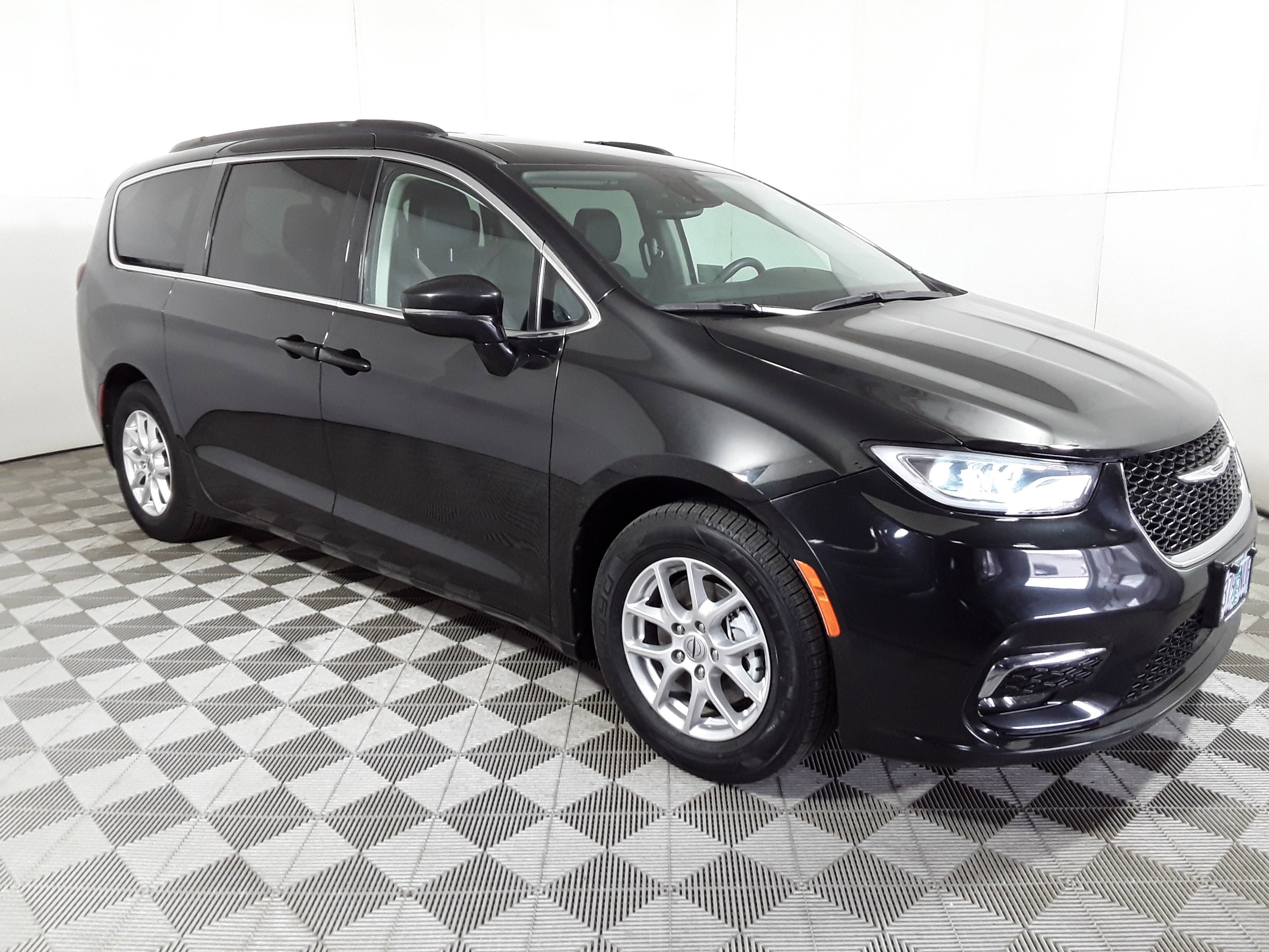 2022 Chrysler Pacifica Touring L FWD