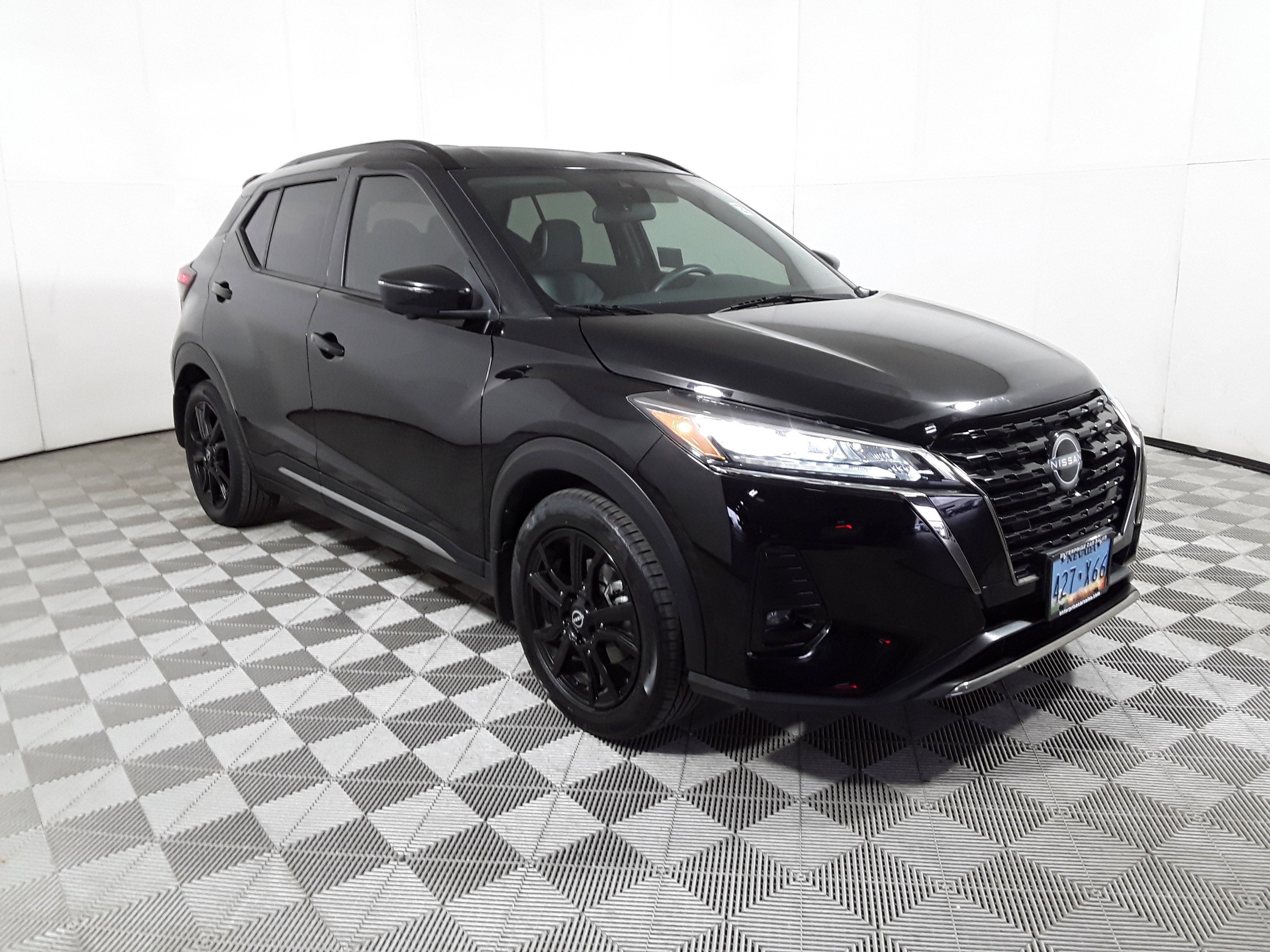 2023 Nissan Kicks SR FWD